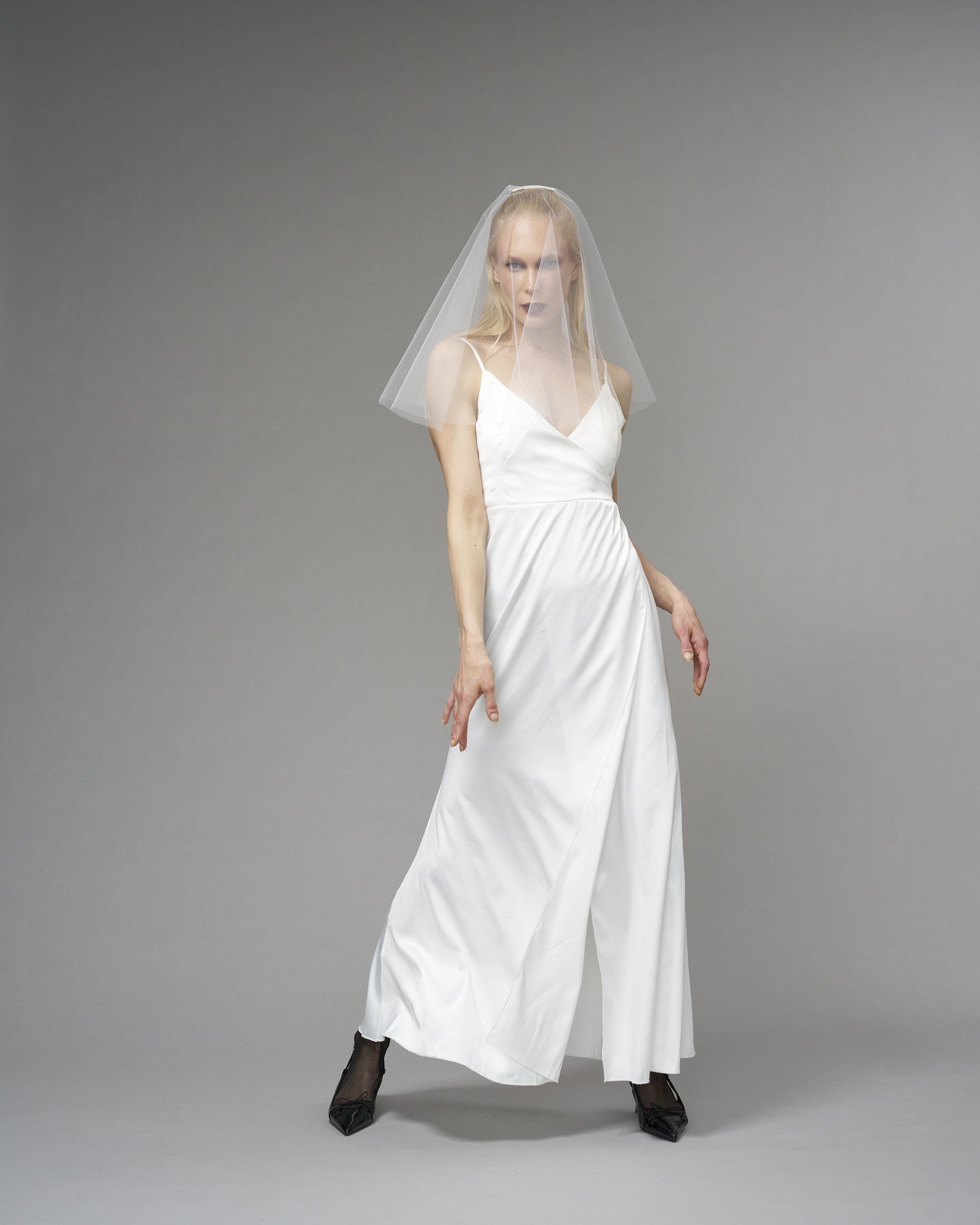 ENGLISH TULLE // RAW EDGE TWO TIER MINI SHOULDER LENGTH  20" // OFF WHITE