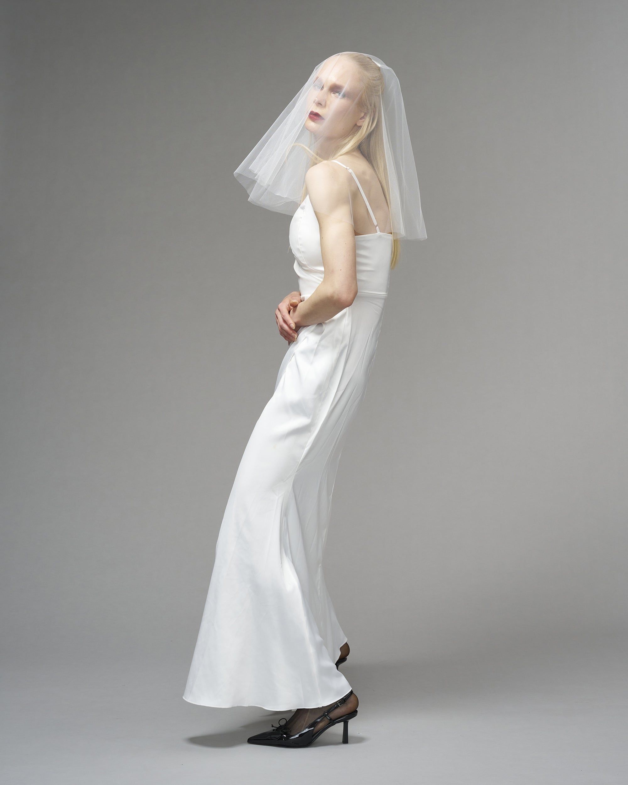 ENGLISH TULLE // RAW EDGE TWO TIER MINI SHOULDER LENGTH  20" // OFF WHITE