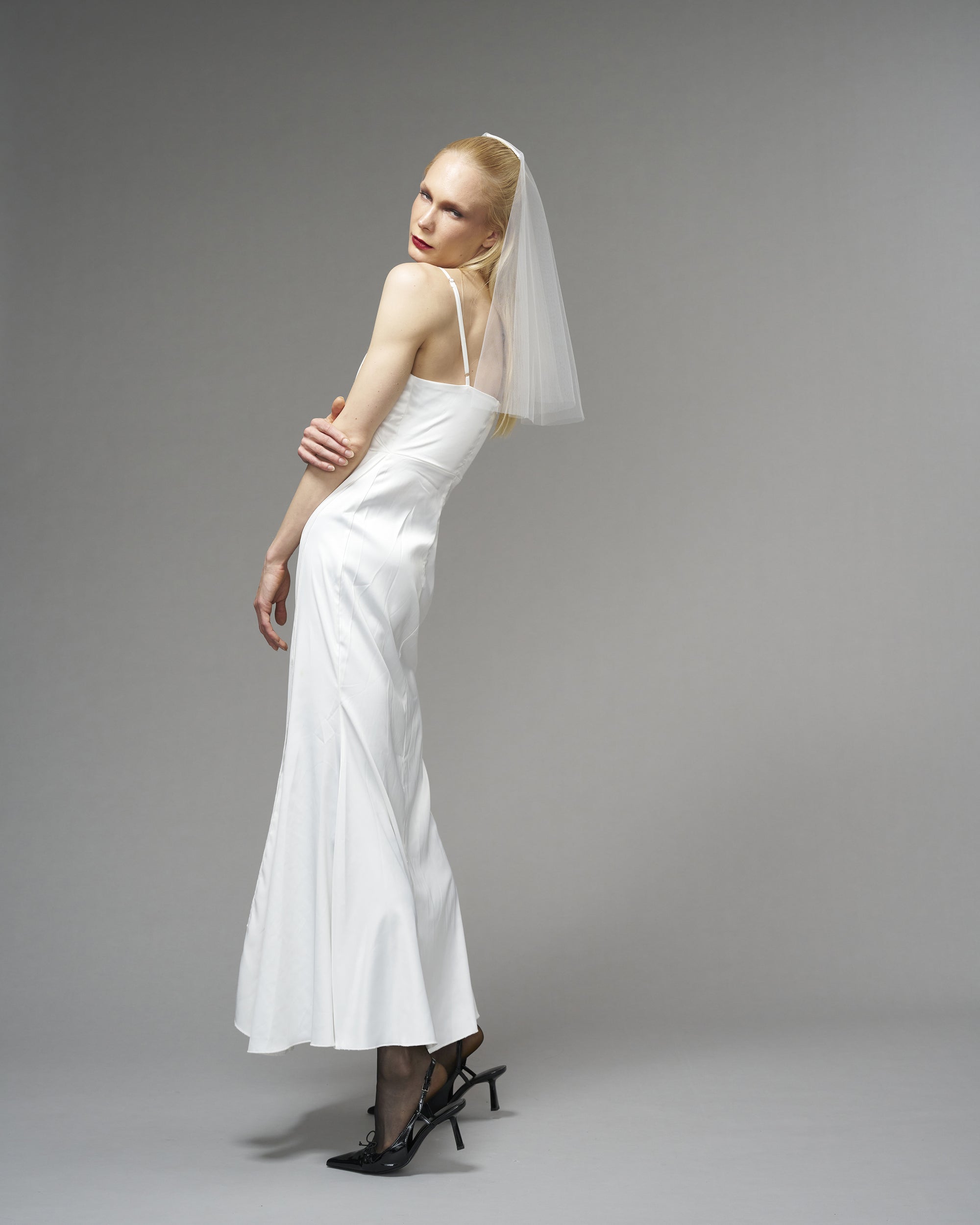 ENGLISH TULLE // RAW EDGE TWO TIER MINI SHOULDER LENGTH  20" // OFF WHITE