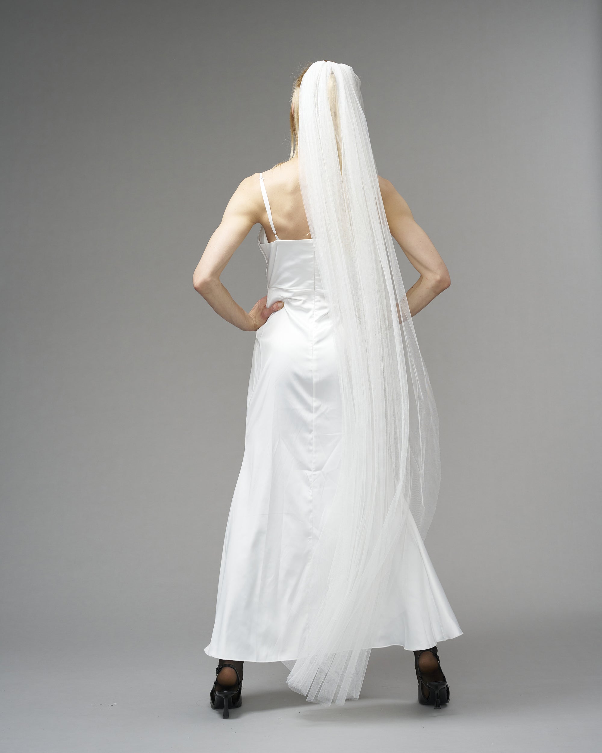 ECO TULLE // RAW EDGE WALTZ LENGTH 90" // LIGHT IVORY