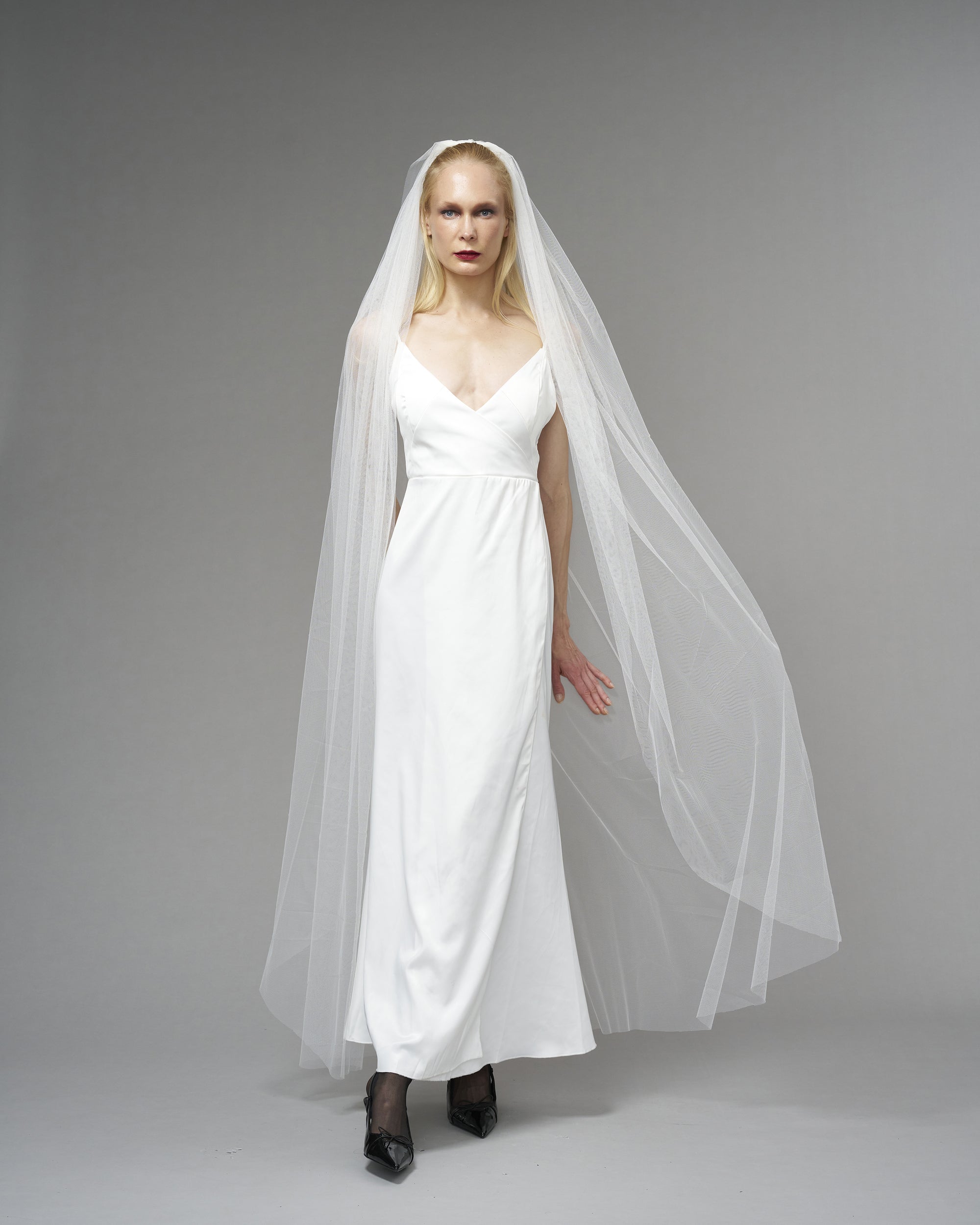 ECO TULLE // RAW EDGE WALTZ LENGTH 90" // LIGHT IVORY