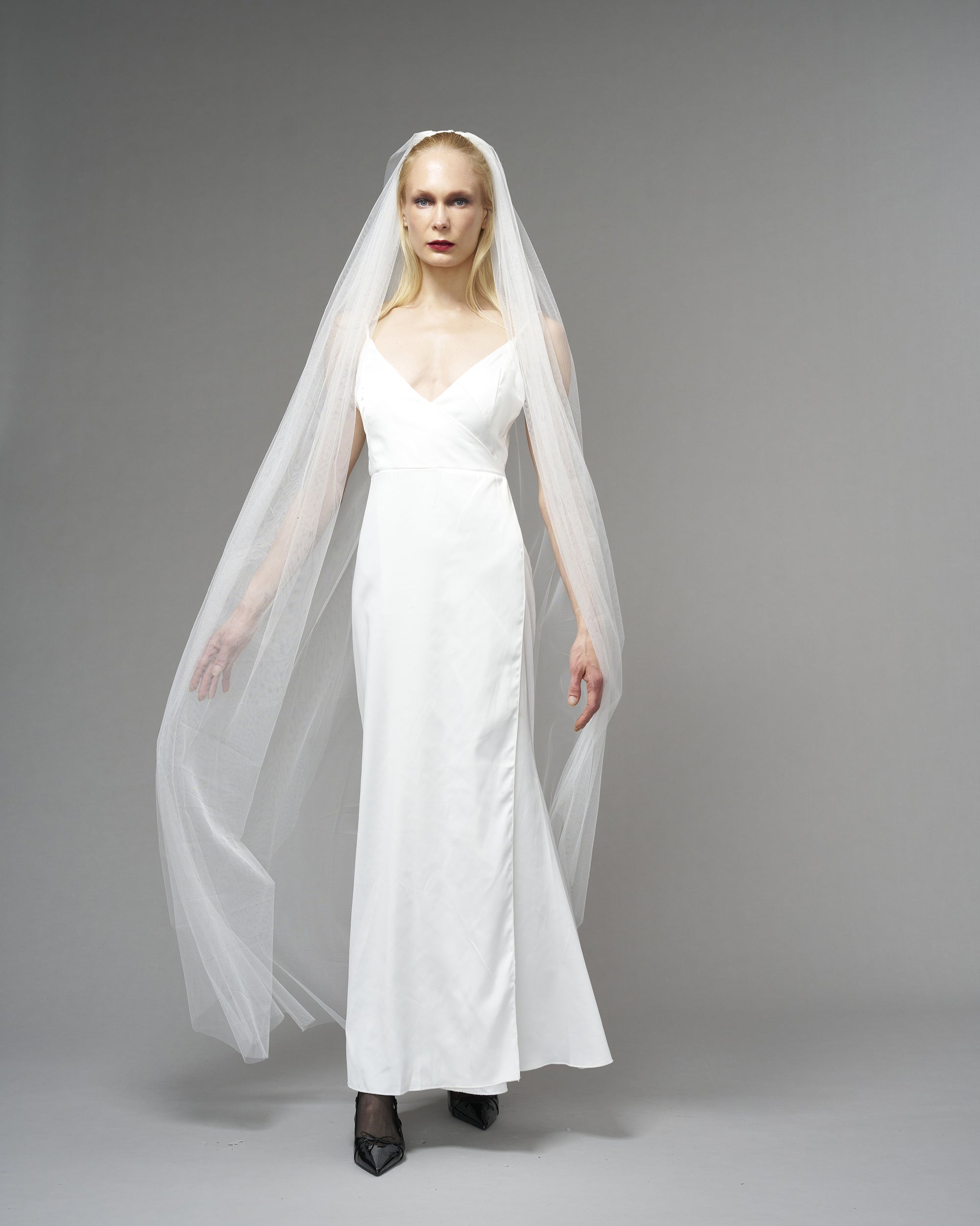 ECO TULLE // RAW EDGE WALTZ LENGTH 90" // LIGHT IVORY