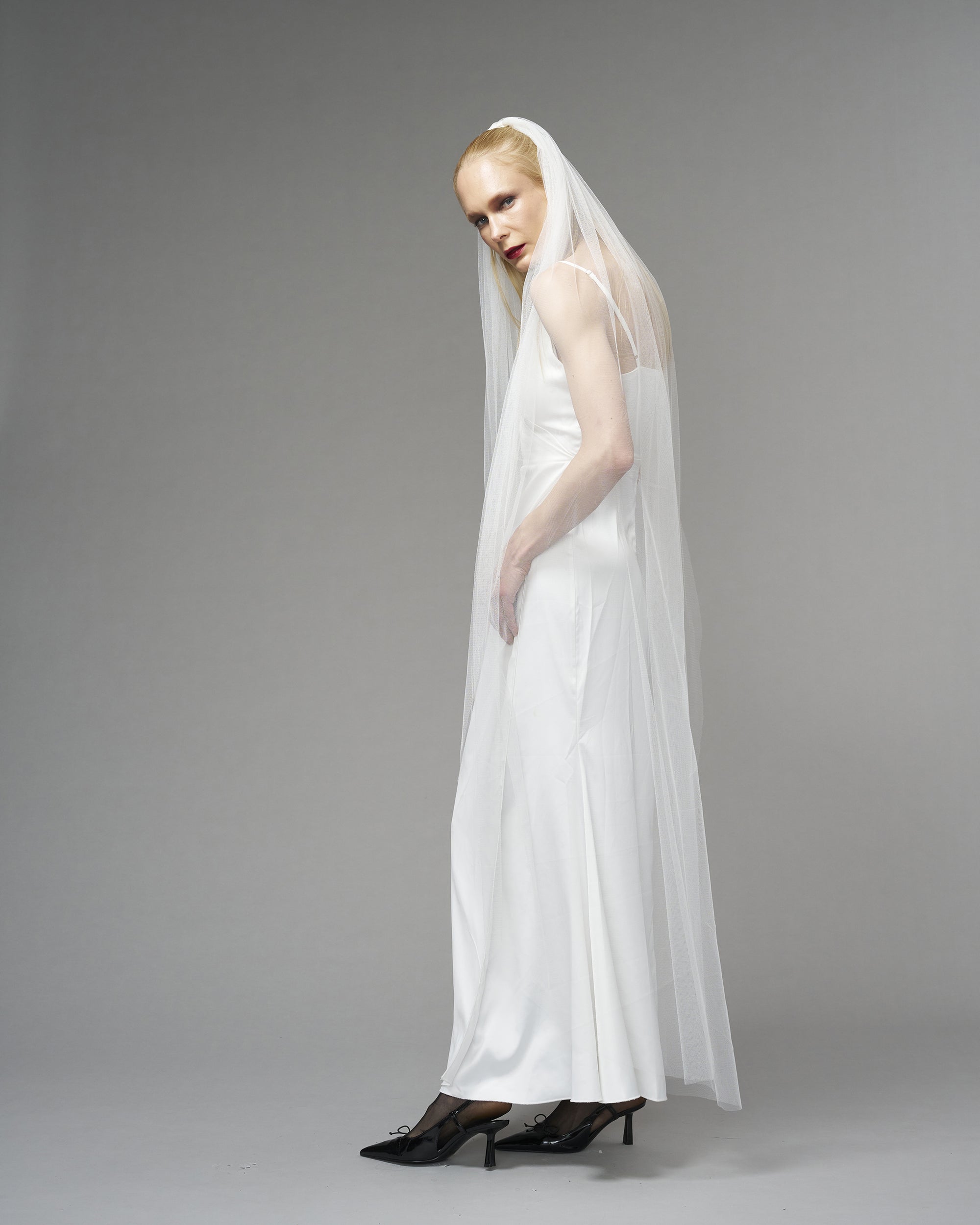 ECO TULLE // RAW EDGE WALTZ LENGTH 90" // LIGHT IVORY