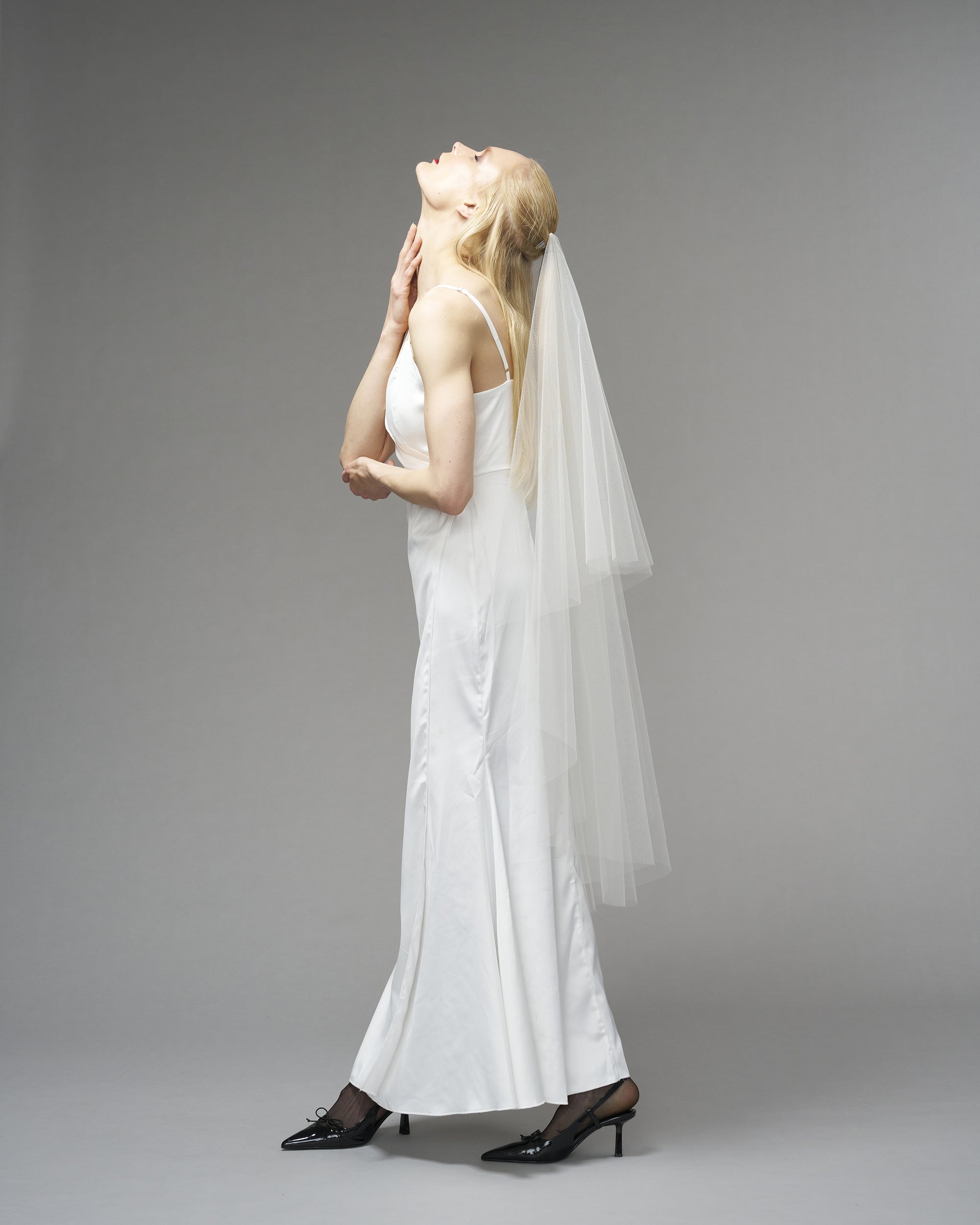 ENGLISH TULLE // RAW EDGE TWO TIER KNEE LENGTH 48" // IVORY