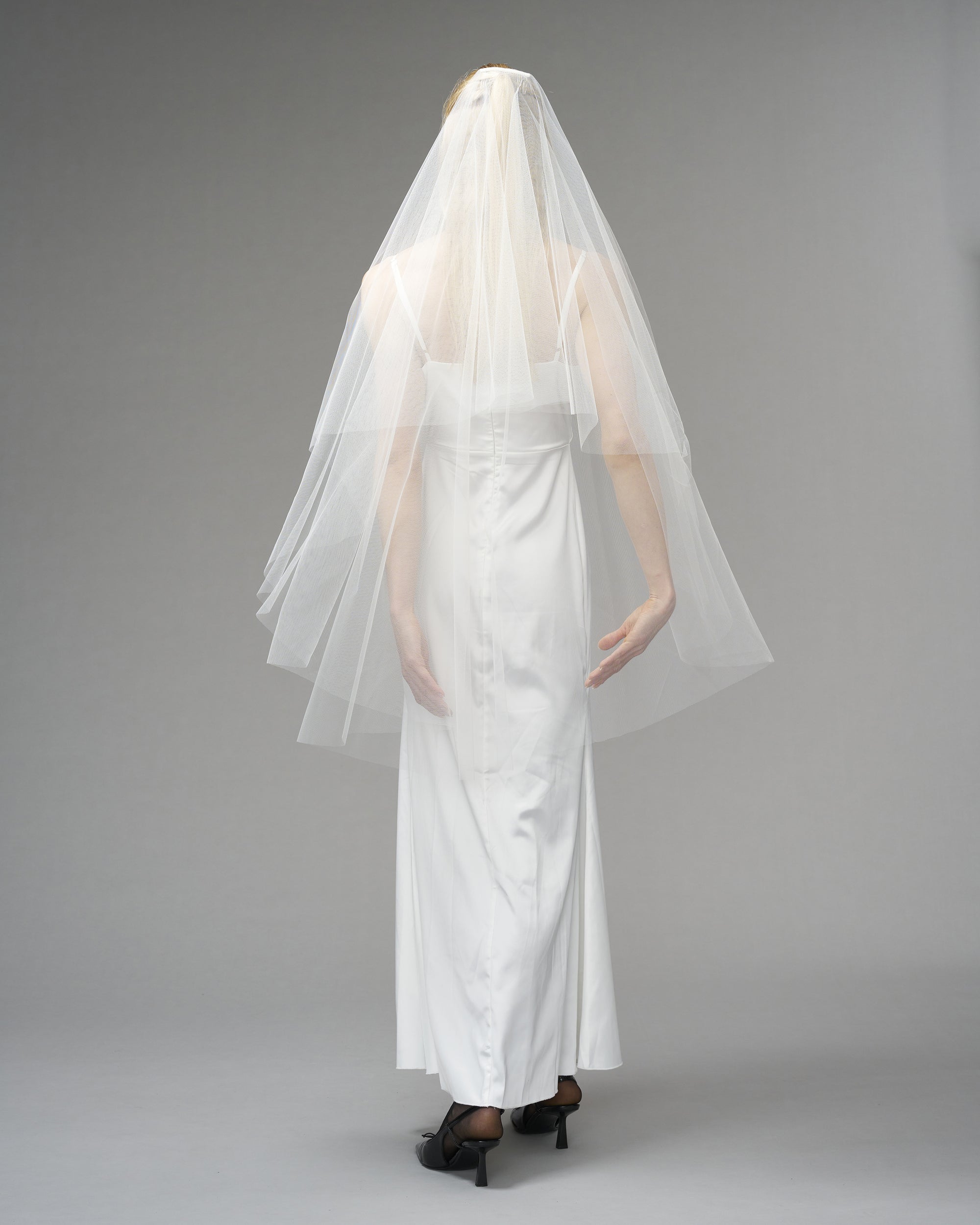 ENGLISH TULLE // RAW EDGE TWO TIER KNEE LENGTH 48" // IVORY