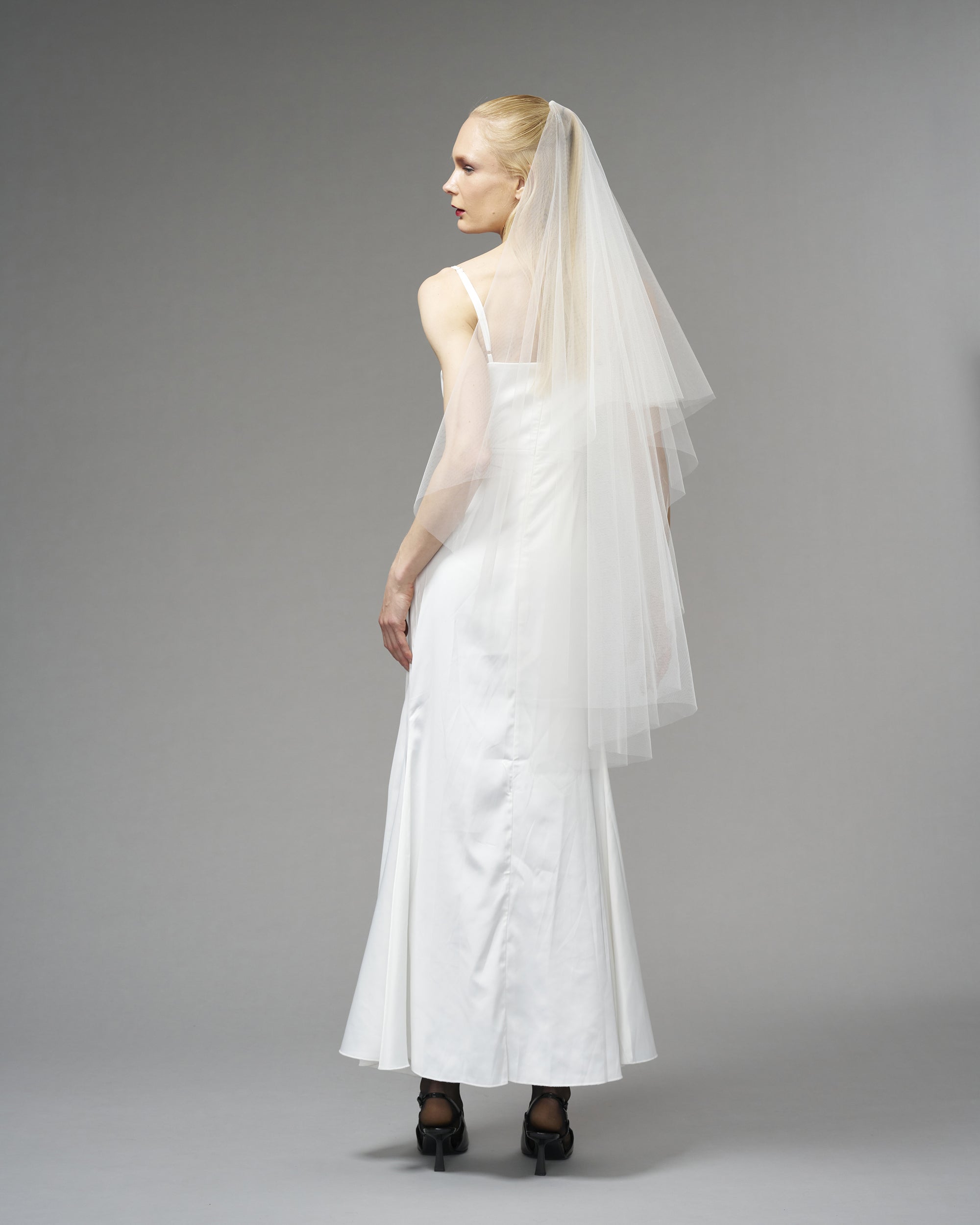 ENGLISH TULLE // RAW EDGE TWO TIER KNEE LENGTH 48" // IVORY