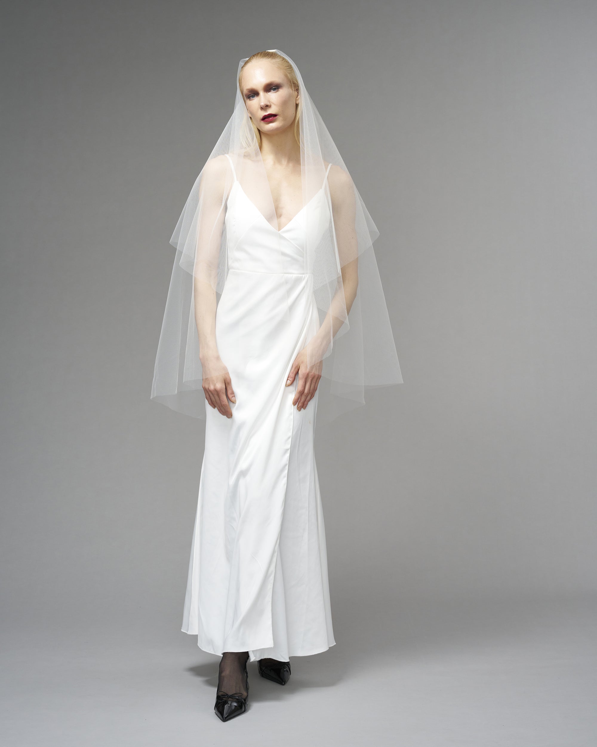 ENGLISH TULLE // RAW EDGE TWO TIER KNEE LENGTH 48" // IVORY