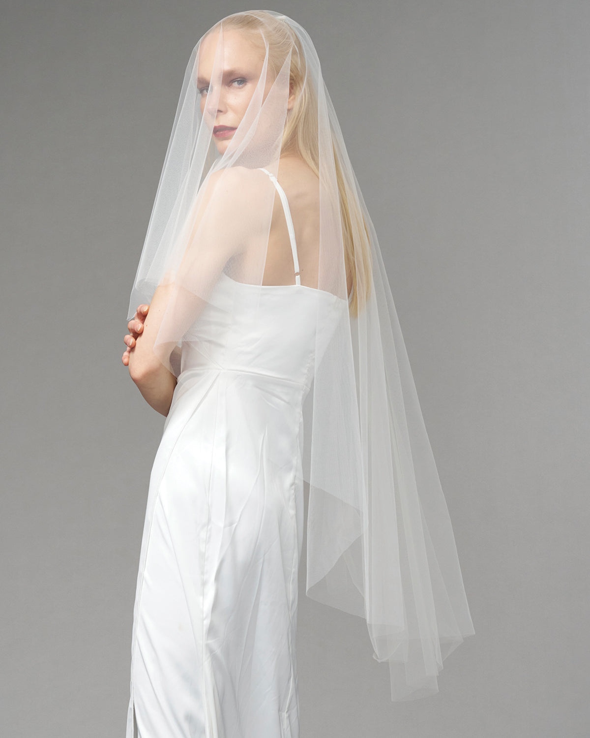 ENGLISH TULLE // RAW EDGE TWO TIER KNEE LENGTH 48" // IVORY
