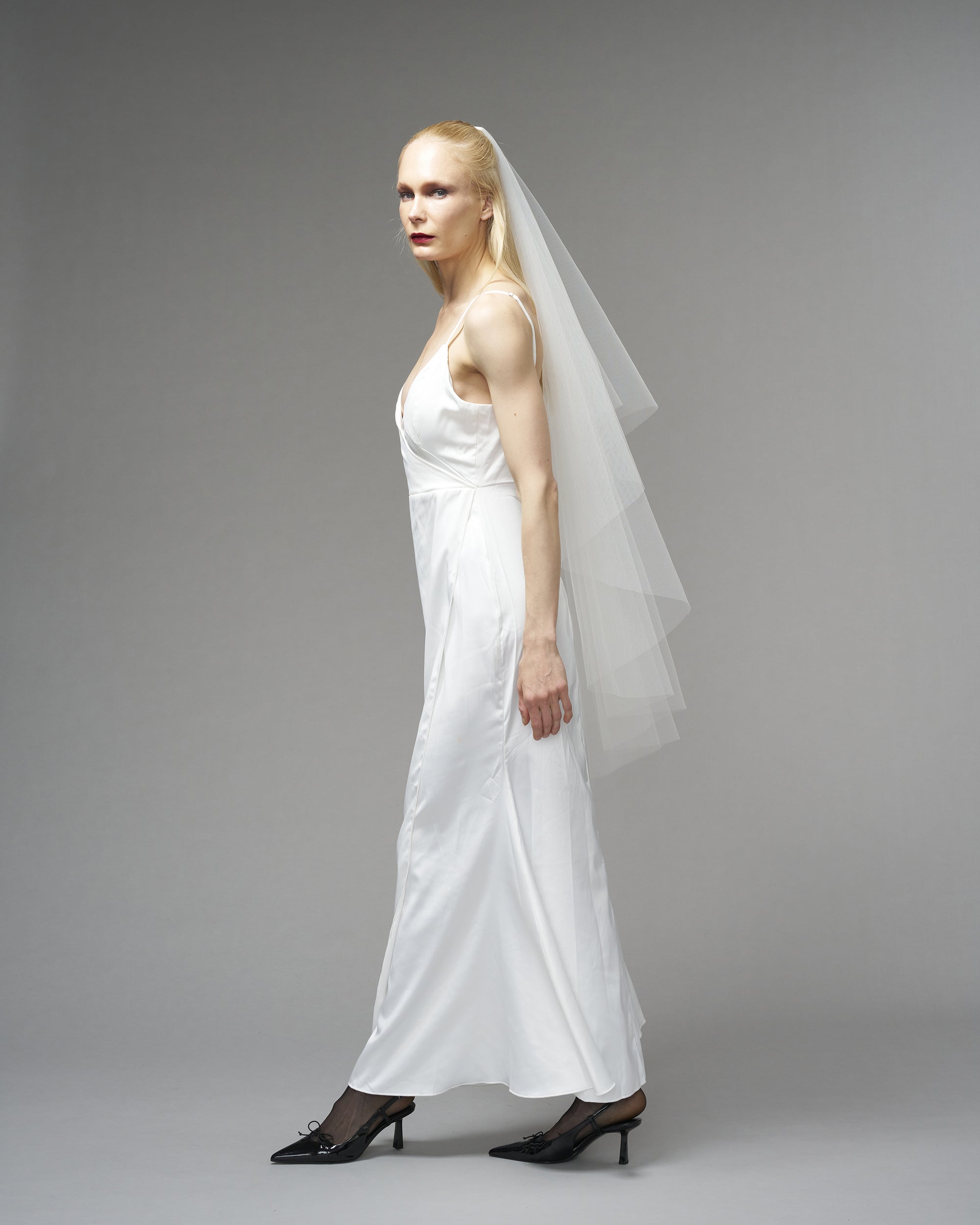 ENGLISH TULLE // RAW EDGE TWO TIER KNEE LENGTH 48" // IVORY