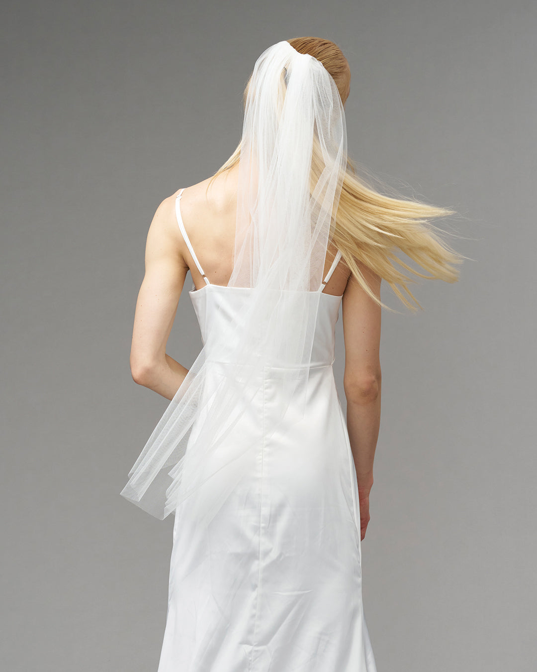 ENGLISH TULLE // RAW EDGE FINGERTIP LENGTH 38" // IVORY