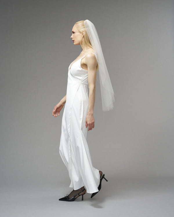 ENGLISH TULLE // RAW EDGE FINGERTIP LENGTH 38" // IVORY