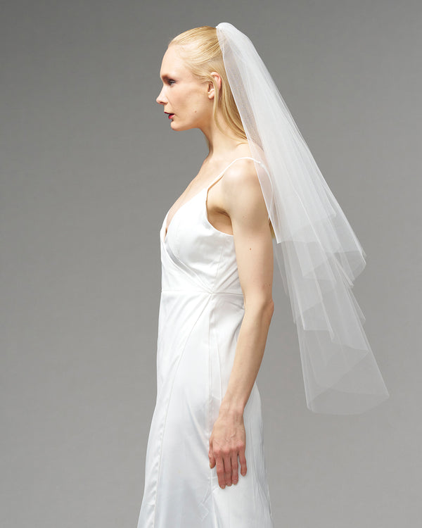 ENGLISH TULLE // RAW EDGE TWO TIER FINGERTIP LENGTH 41" // OFF WHITE