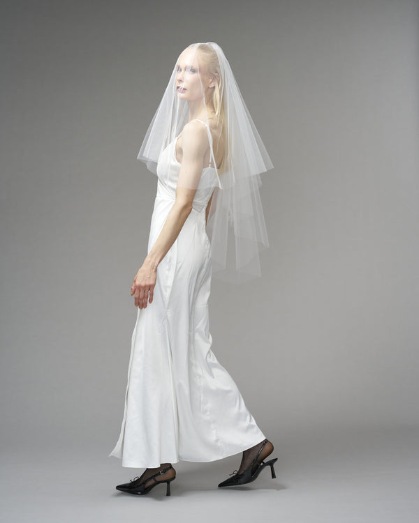 ENGLISH TULLE // RAW EDGE TWO TIER FINGERTIP LENGTH 41" // OFF WHITE