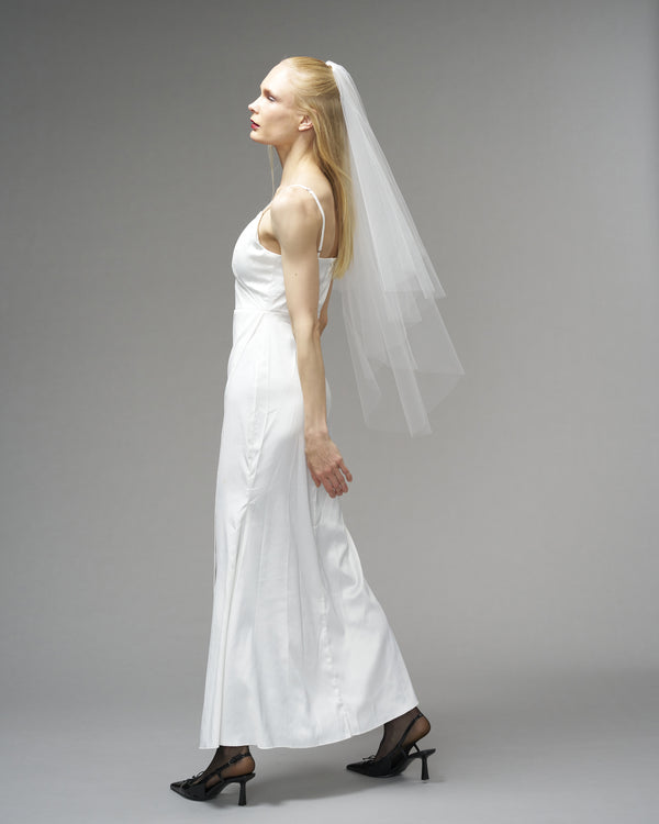 ENGLISH TULLE // RAW EDGE TWO TIER FINGERTIP LENGTH 41" // OFF WHITE