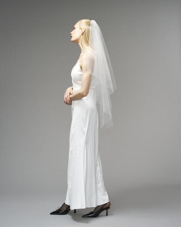 ENGLISH TULLE // RAW EDGE TWO TIER FINGERTIP LENGTH 41" // OFF WHITE