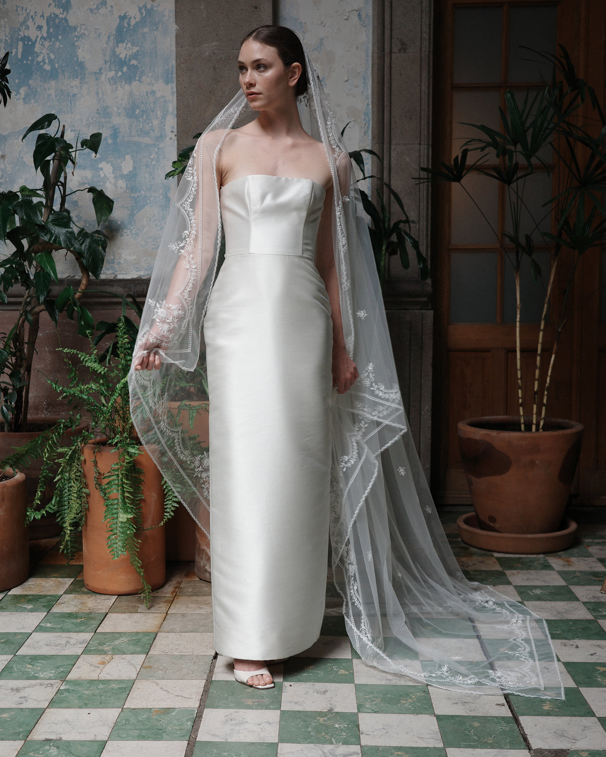 REGINA EMBROIDERED VEIL