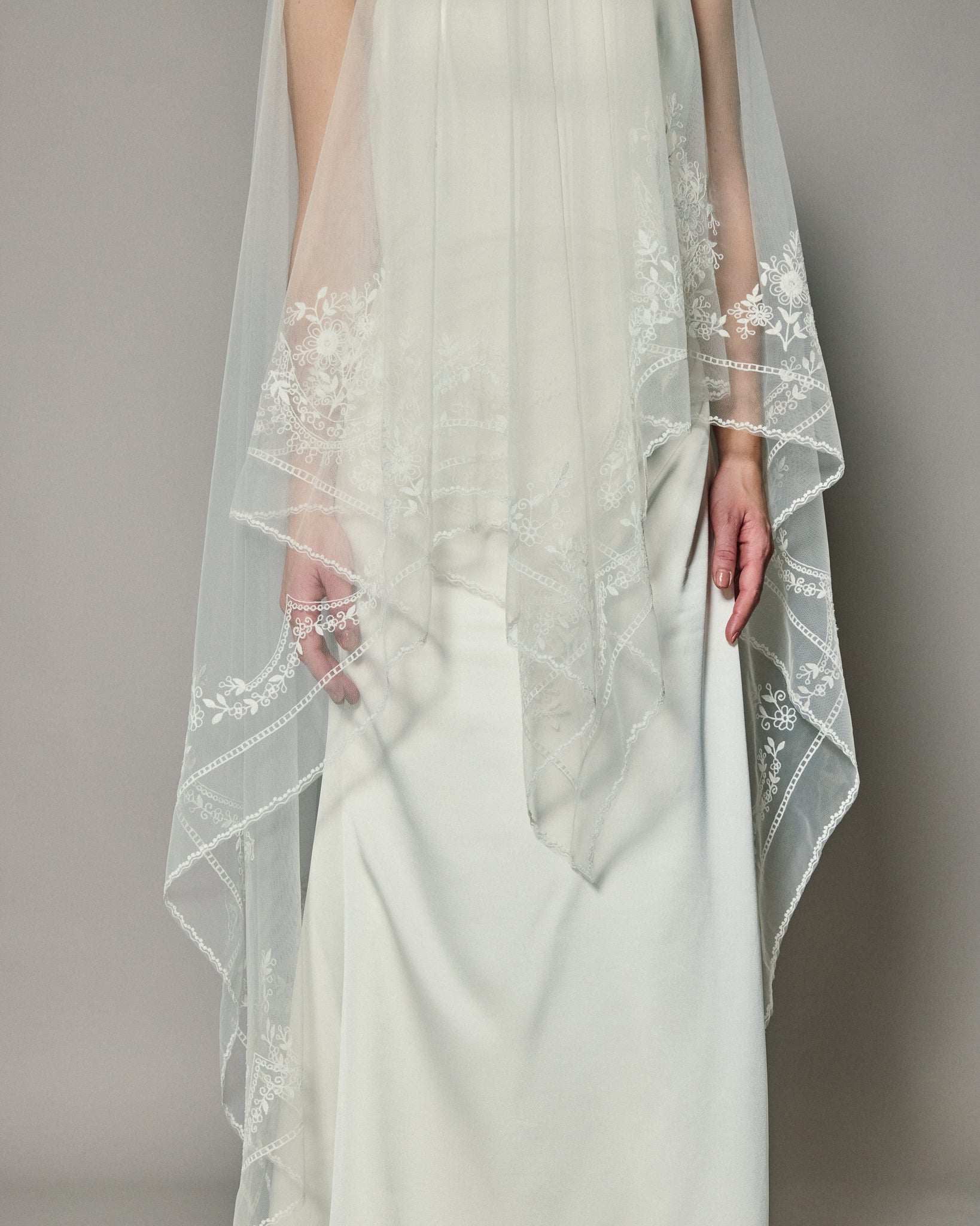 REGINA EMBROIDERED VEIL - Ofrenda Studio