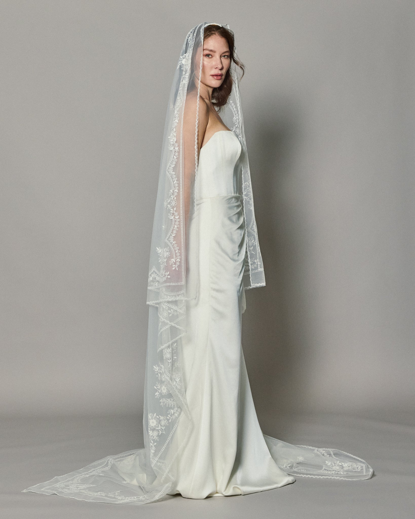 REGINA EMBROIDERED VEIL