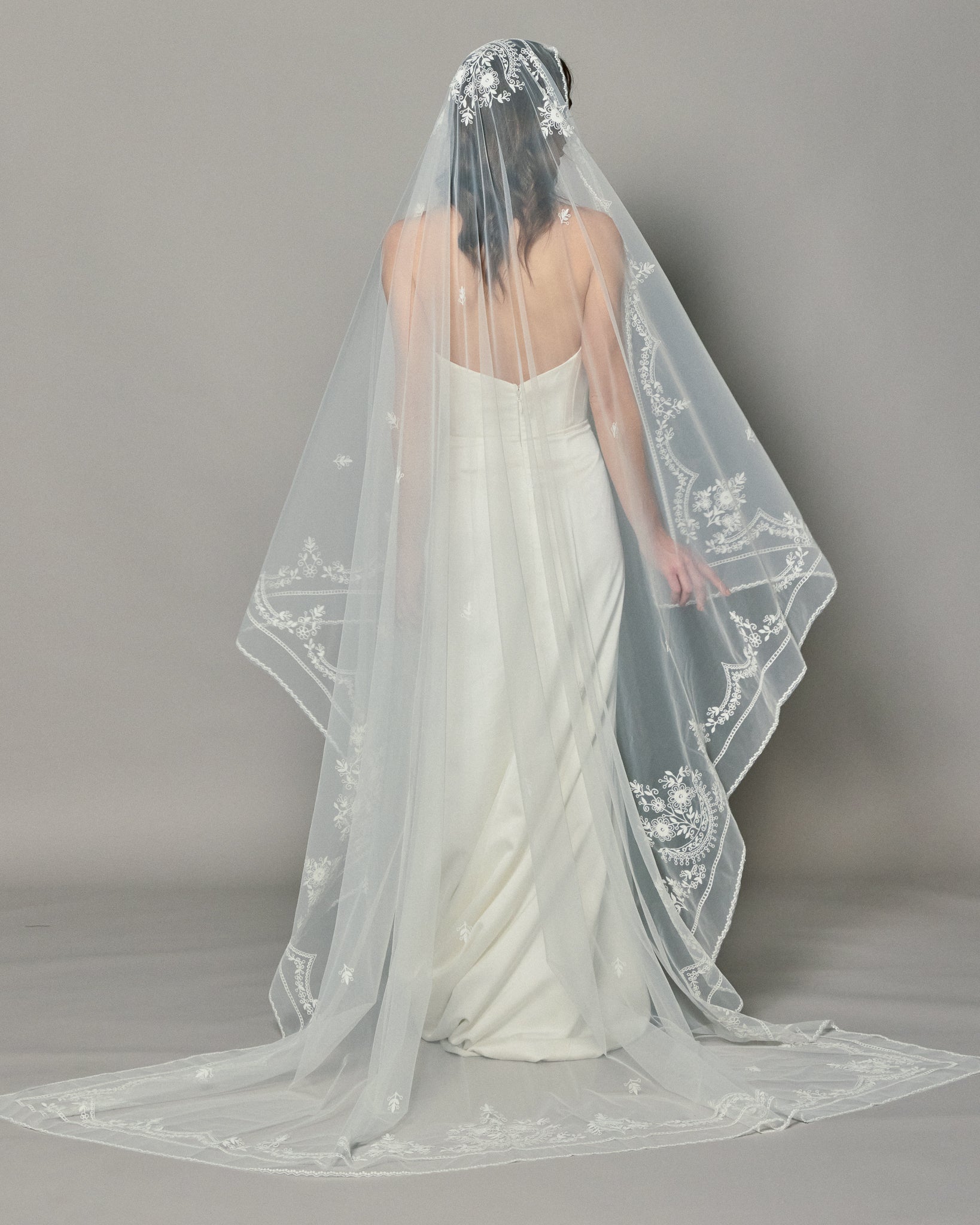 REGINA EMBROIDERED VEIL
