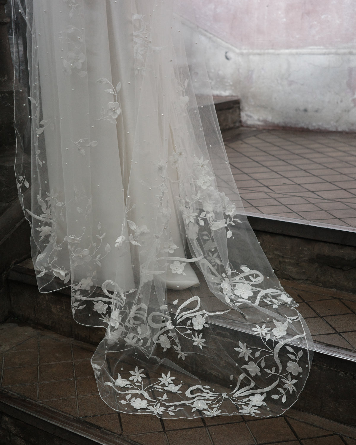 RENATA  FLORAL EMBROIDERY VEIL