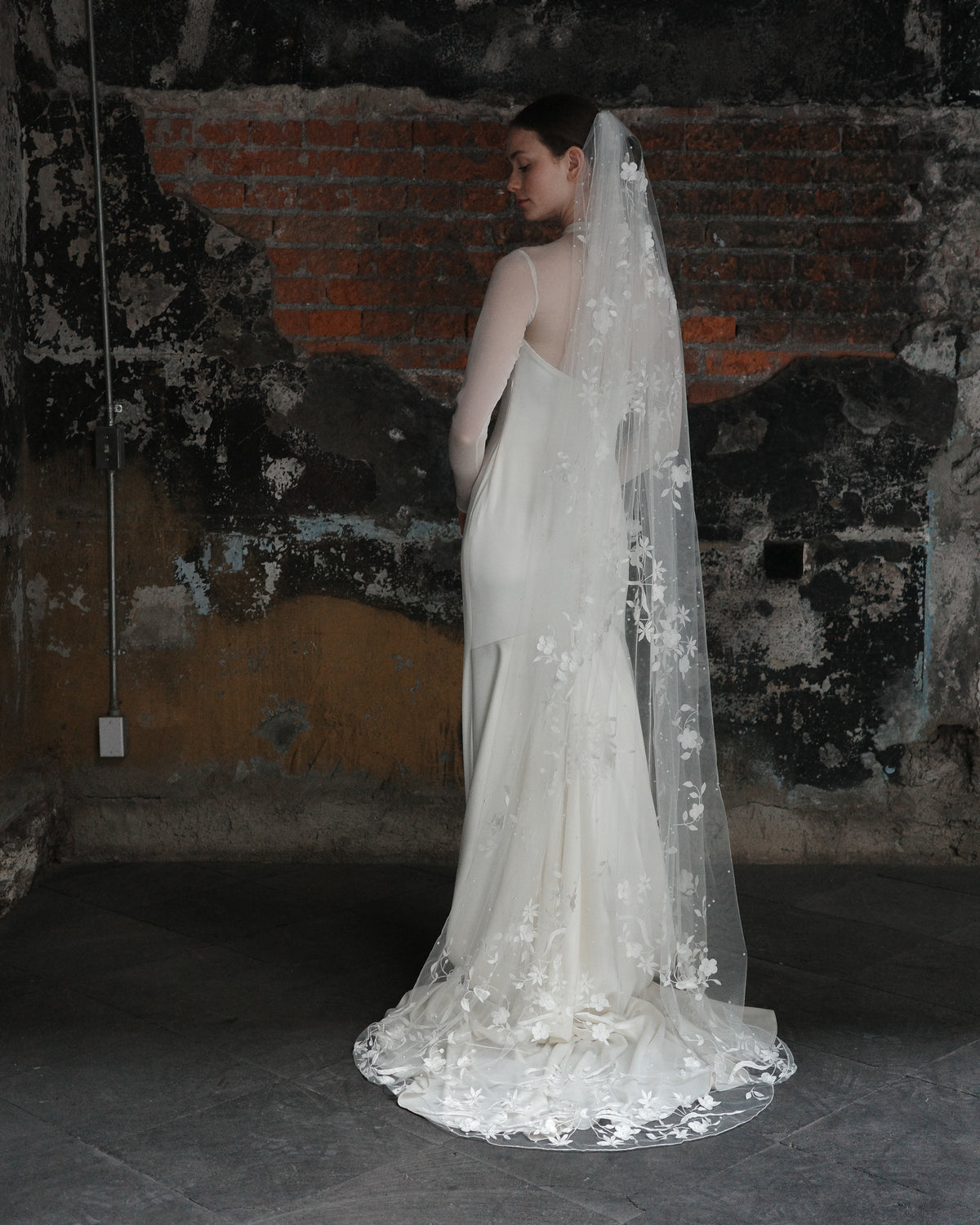 RENATA  FLORAL EMBROIDERY VEIL