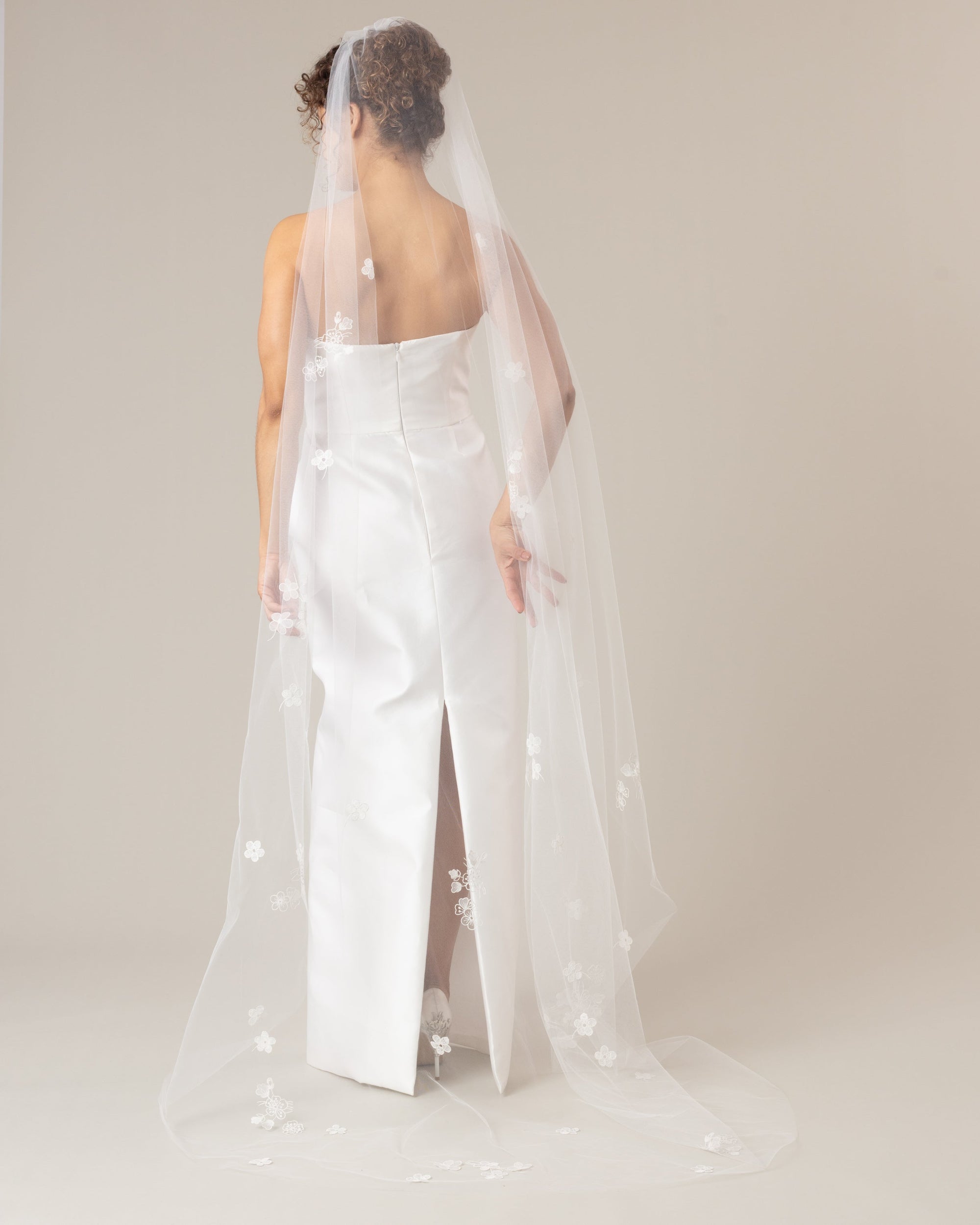 FLORISTA BLOOMING EMBROIDERY VEIL - Ofrenda Studio