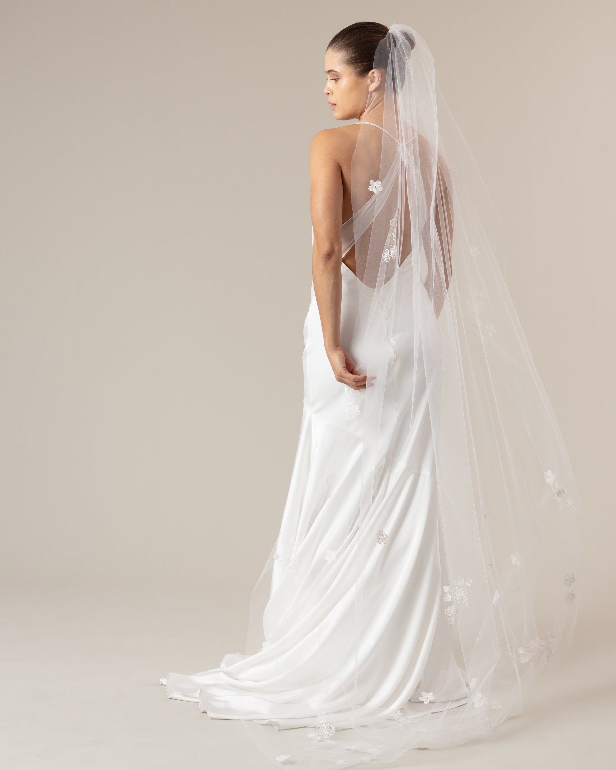 FLORISTA BLOOMING EMBROIDERY VEIL - Ofrenda Studio