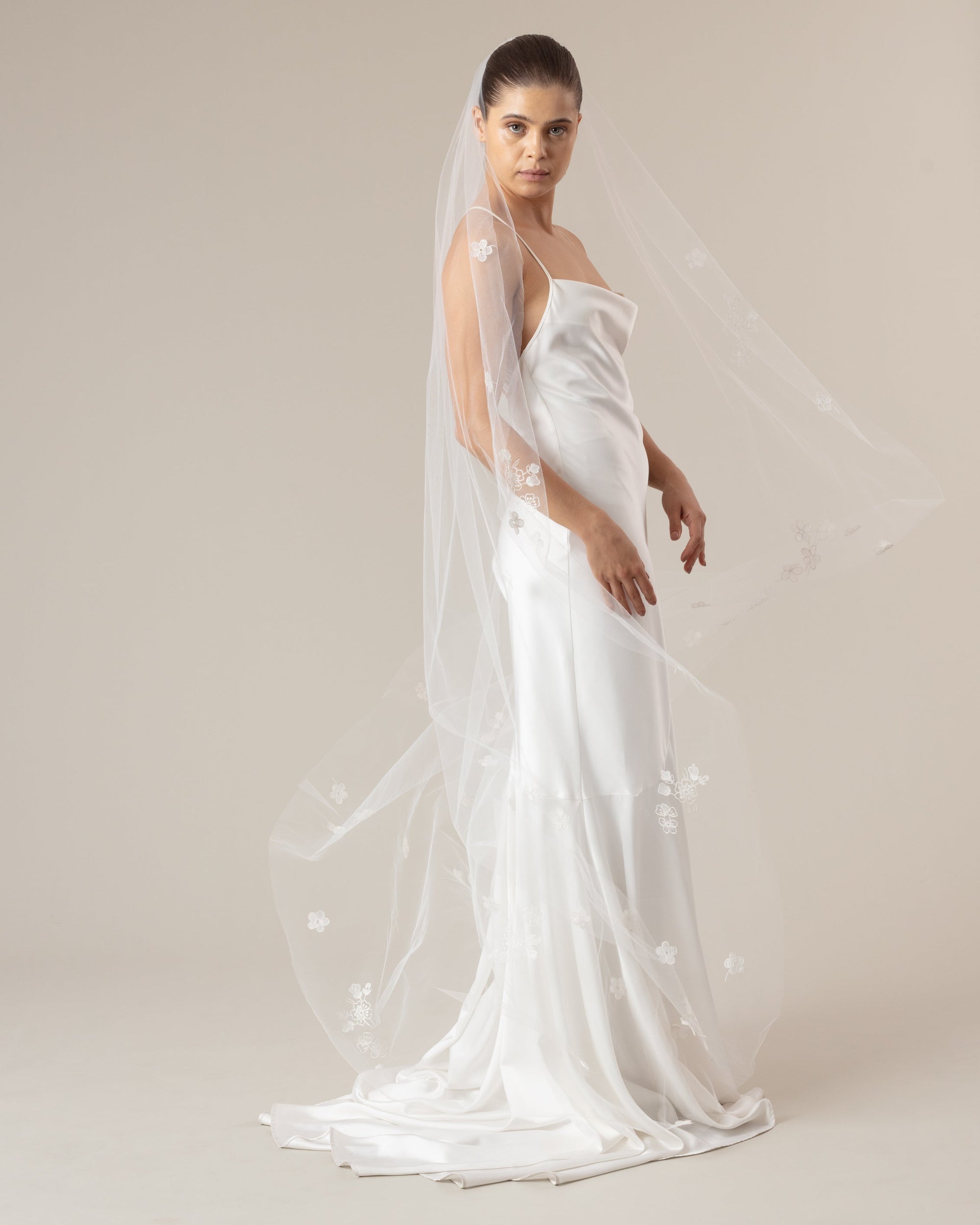 FLORISTA BLOOMING EMBROIDERY VEIL - Ofrenda Studio