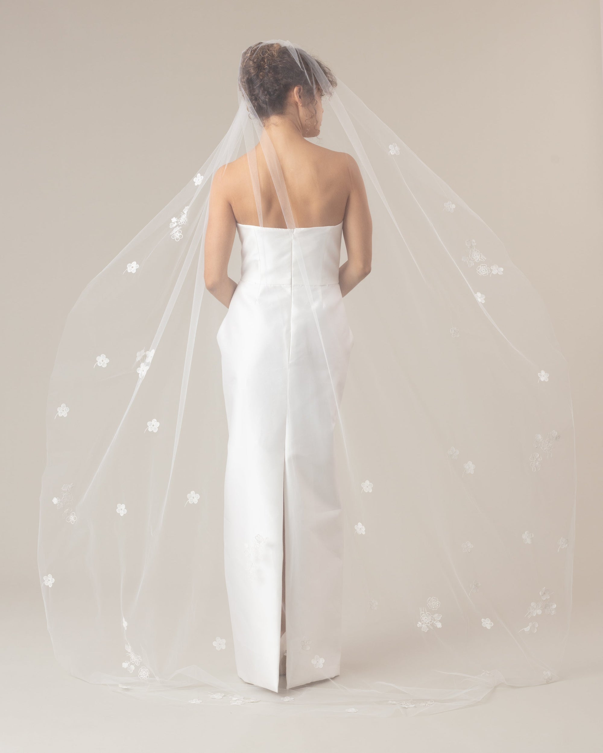 FLORISTA BLOOMING EMBROIDERY VEIL - Ofrenda Studio