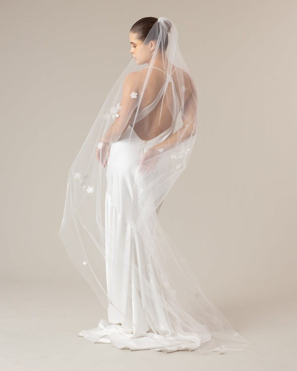 FLORISTA BLOOMING EMBROIDERY VEIL - Ofrenda Studio