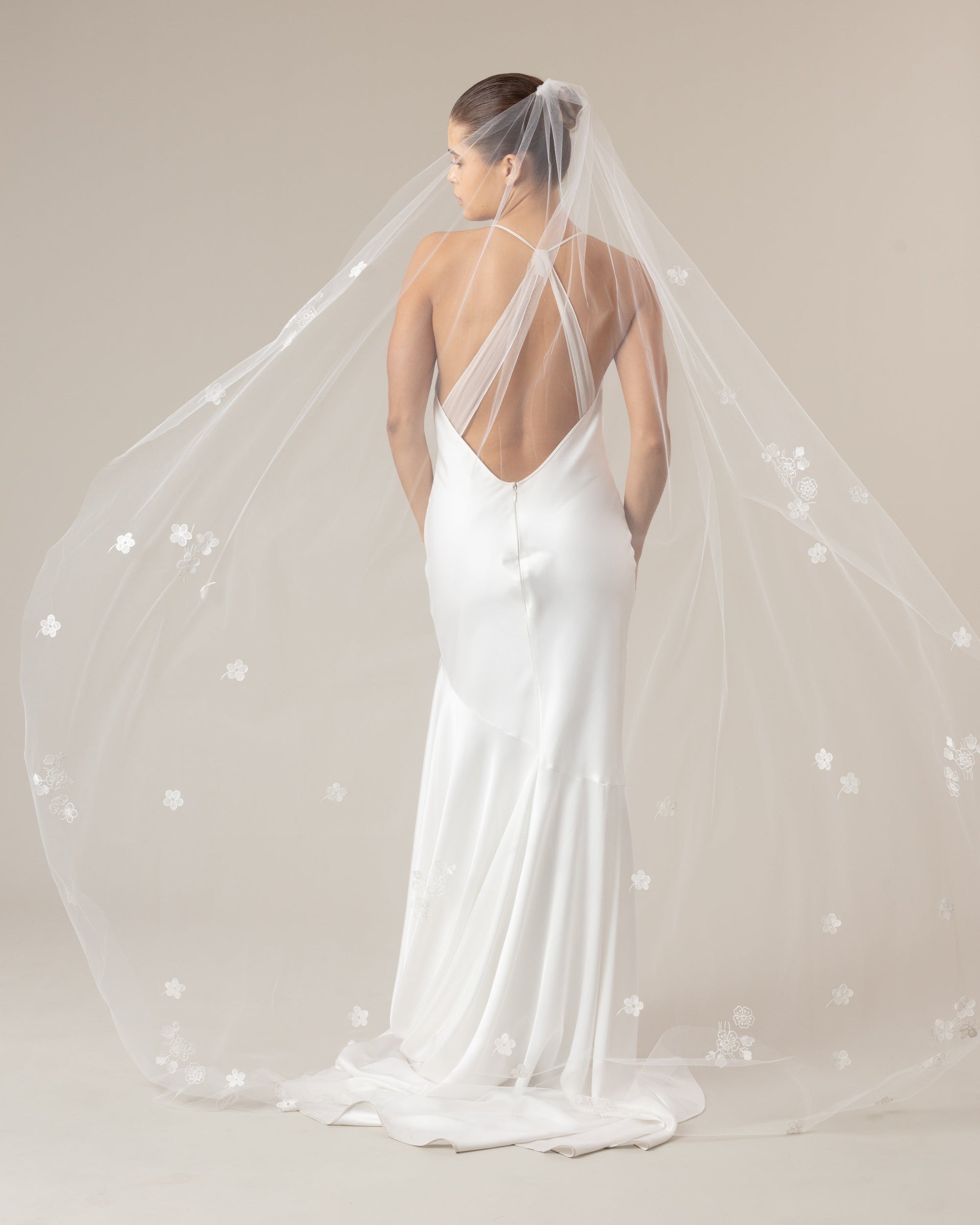 FLORISTA BLOOMING EMBROIDERY VEIL - Ofrenda Studio