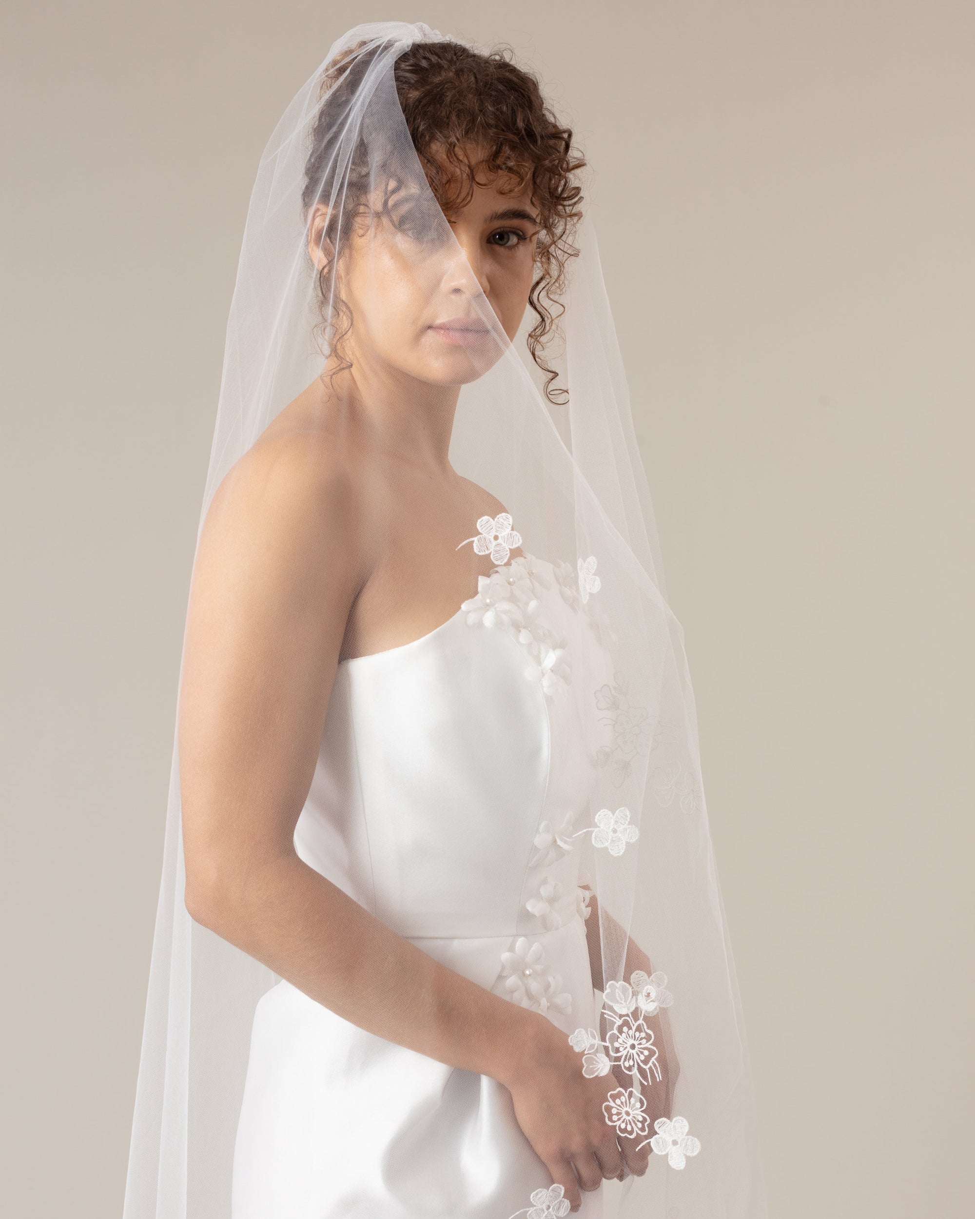 FLORISTA BLOOMING EMBROIDERY VEIL - Ofrenda Studio