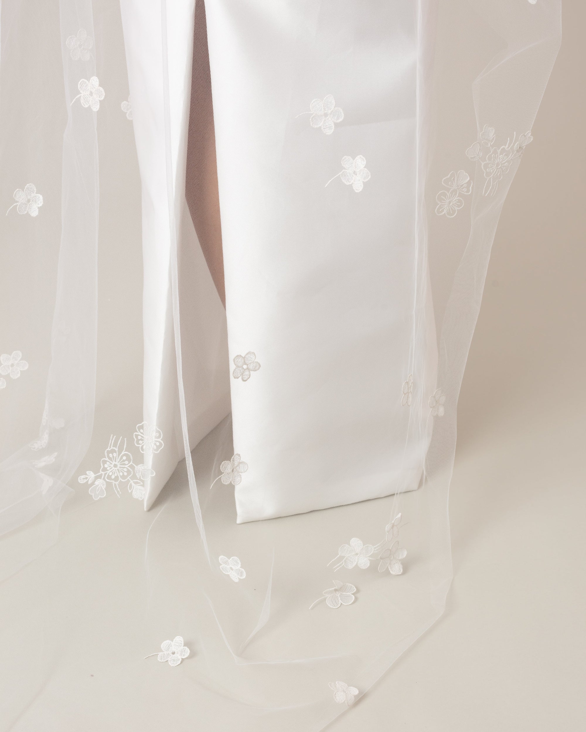 FLORISTA BLOOMING EMBROIDERY VEIL - Ofrenda Studio