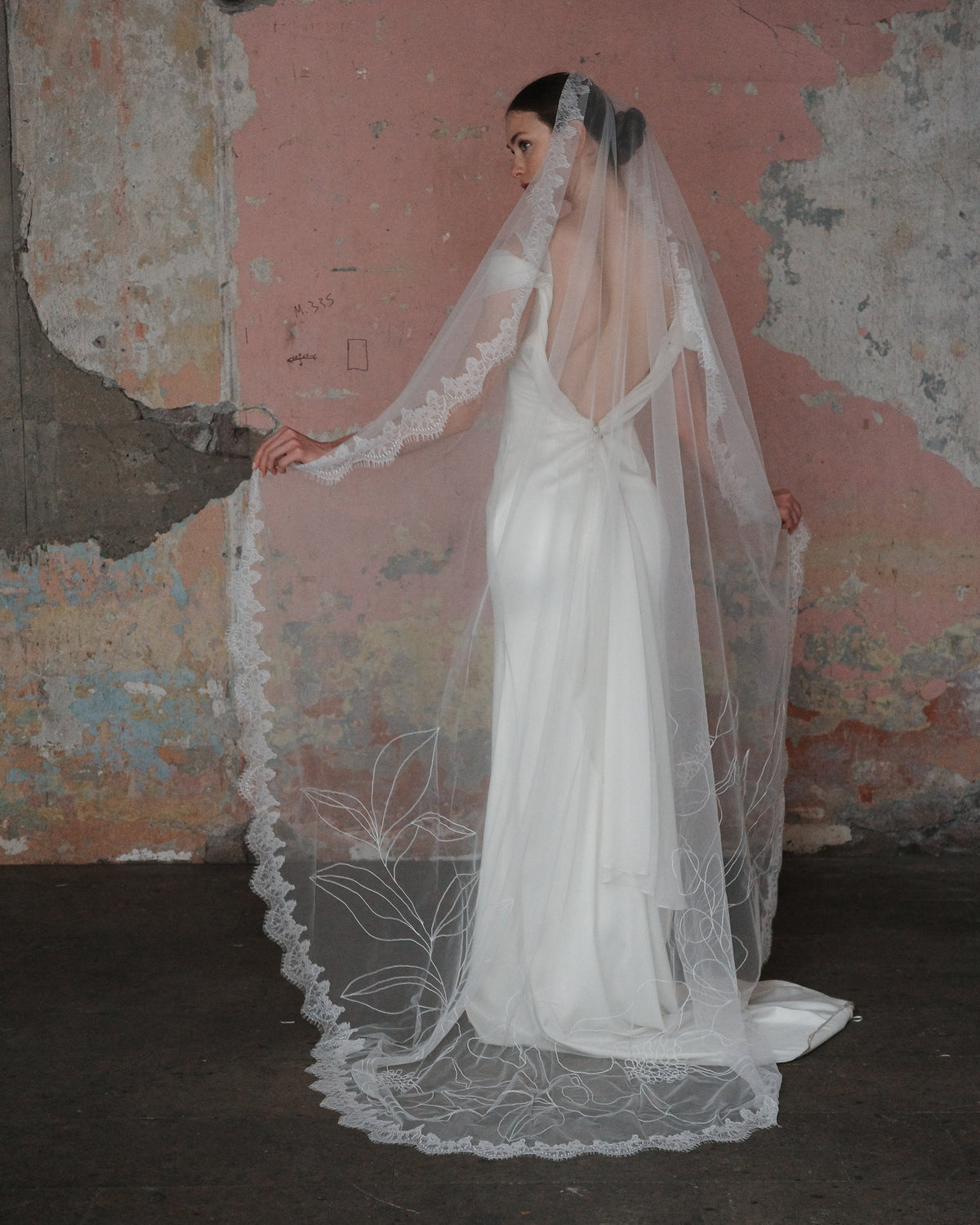 ROMINA LINE EMBROIDERY LACE VEIL