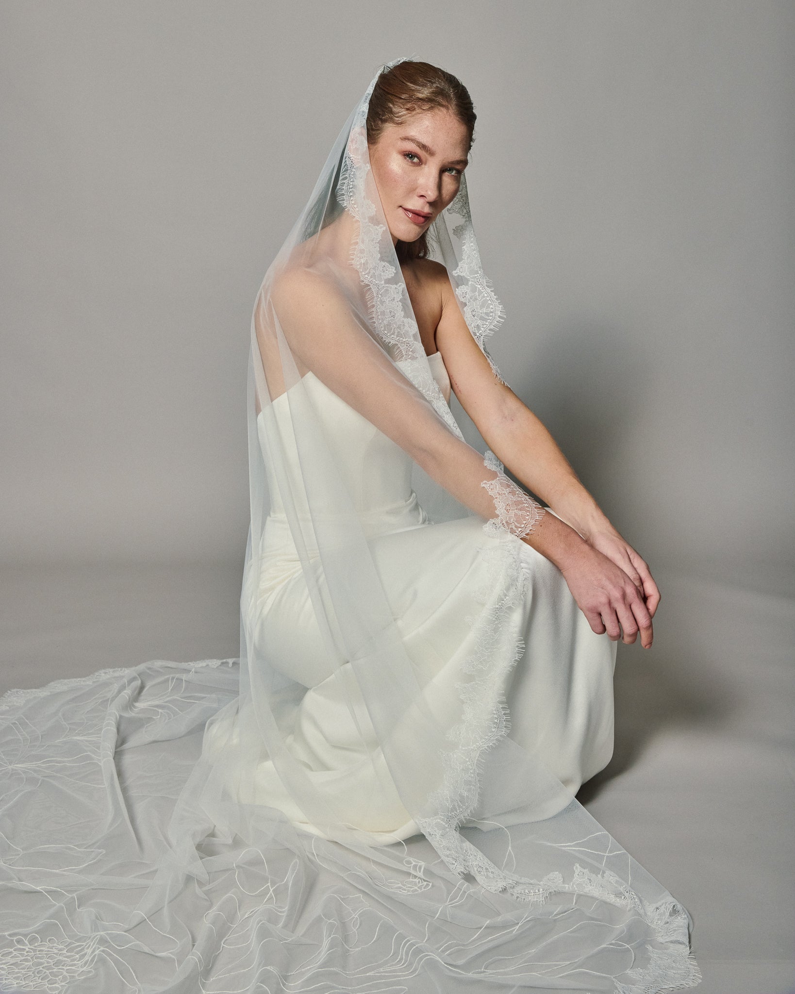 ROMINA LINE EMBROIDERY LACE VEIL