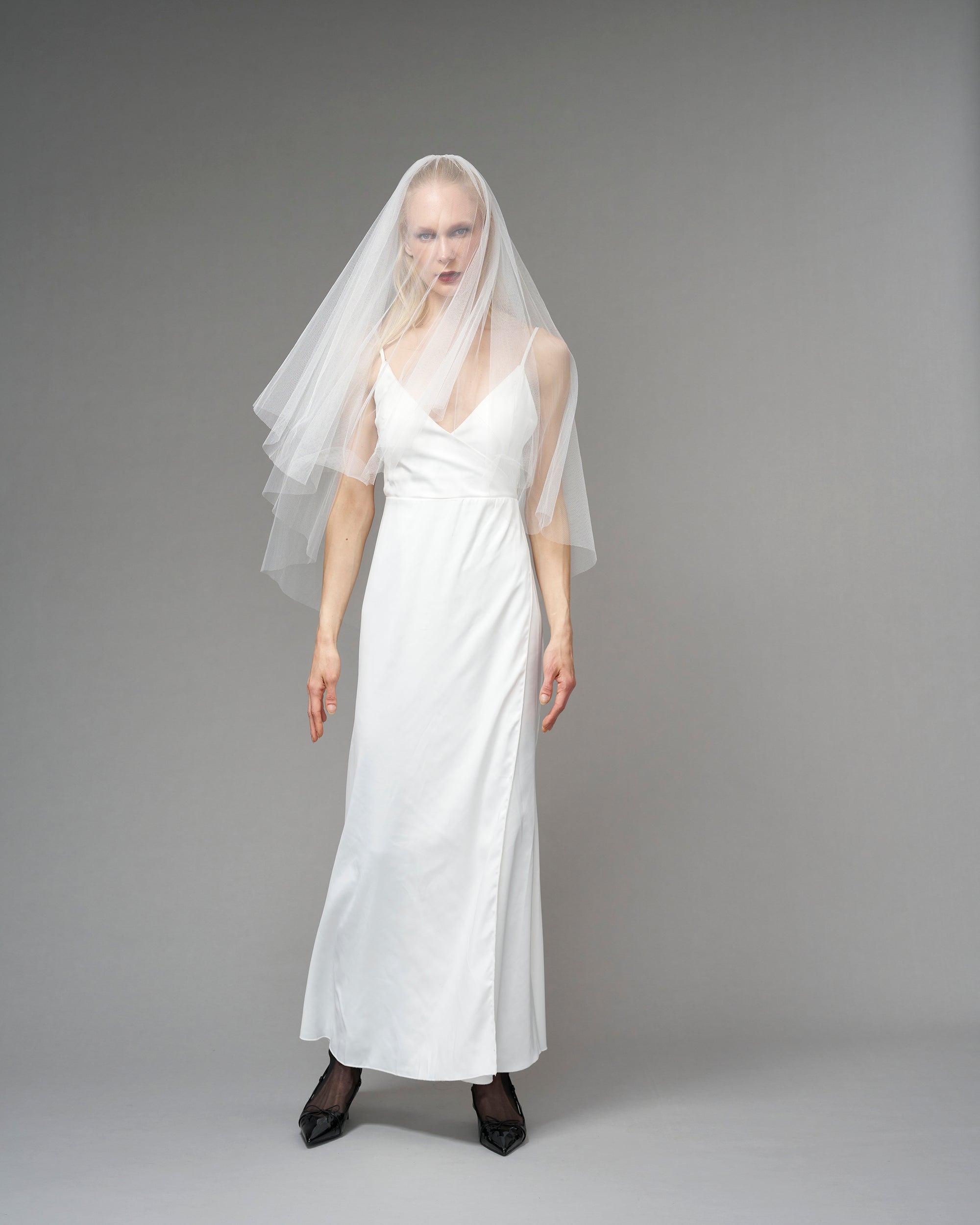 ECO TULLE // RAW EDGE TWO TIER FINGERTIP LENGTH 41" // OFF WHITE