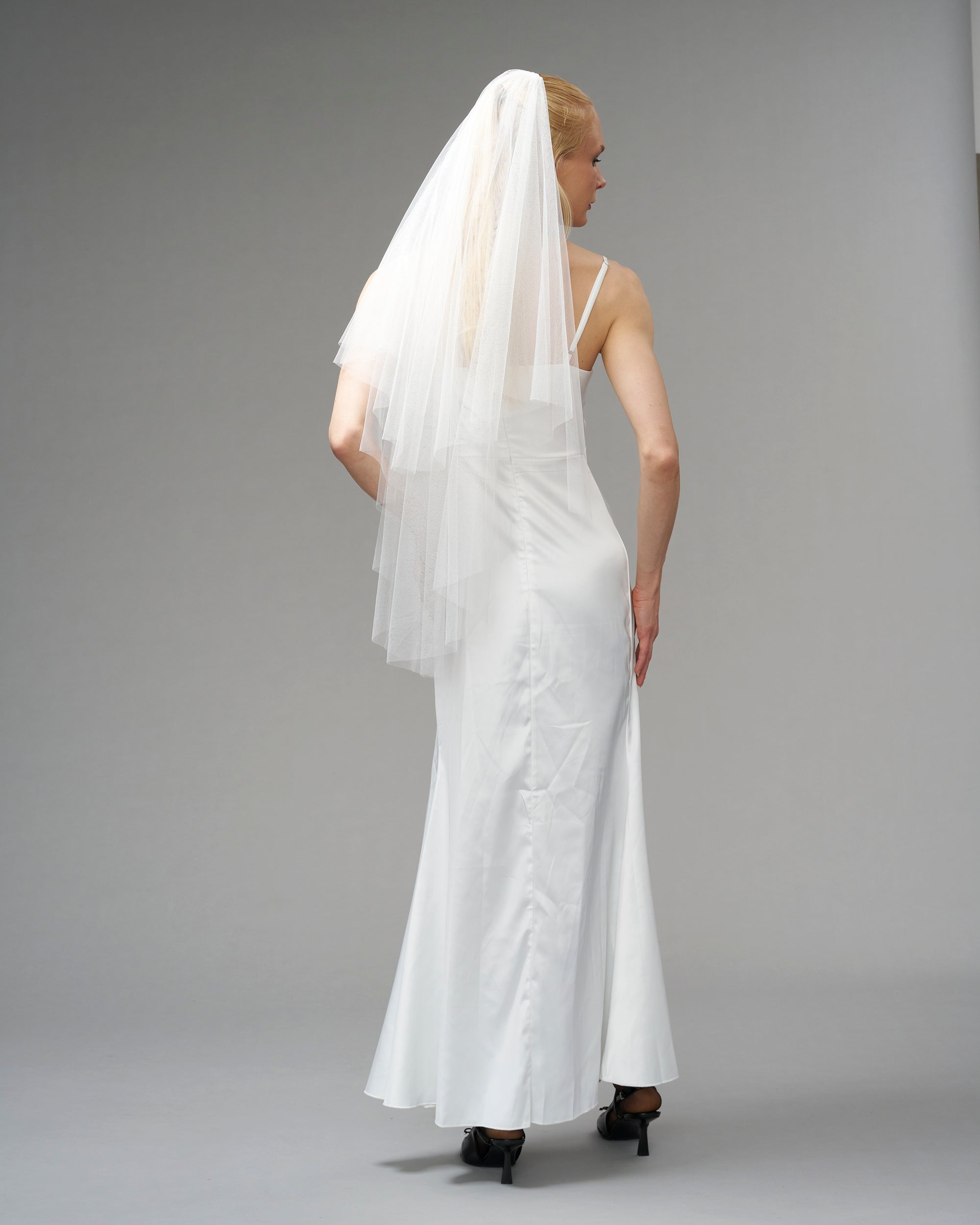 ECO TULLE // RAW EDGE TWO TIER FINGERTIP LENGTH 41" // OFF WHITE