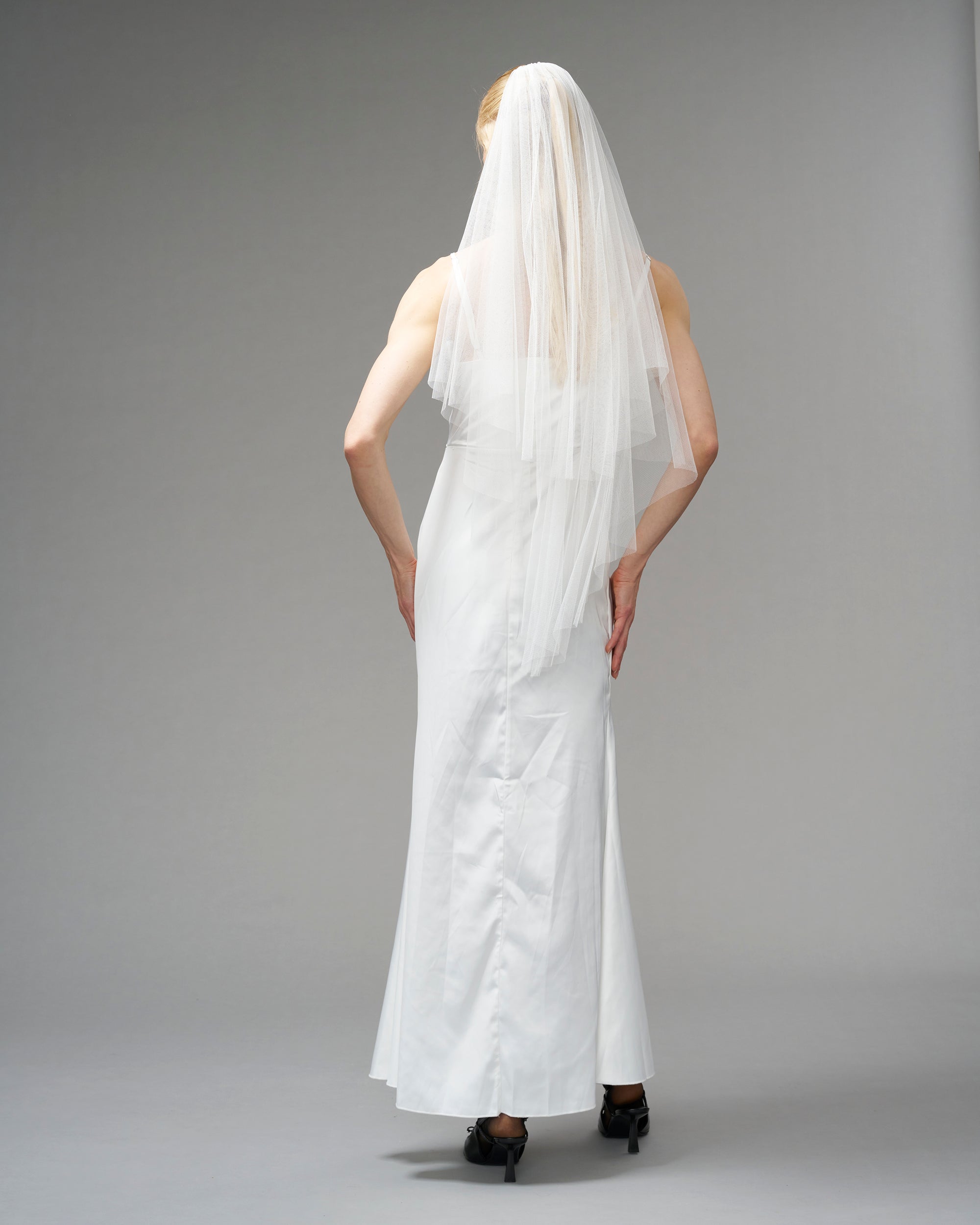 ECO TULLE // RAW EDGE TWO TIER FINGERTIP LENGTH 41" // OFF WHITE