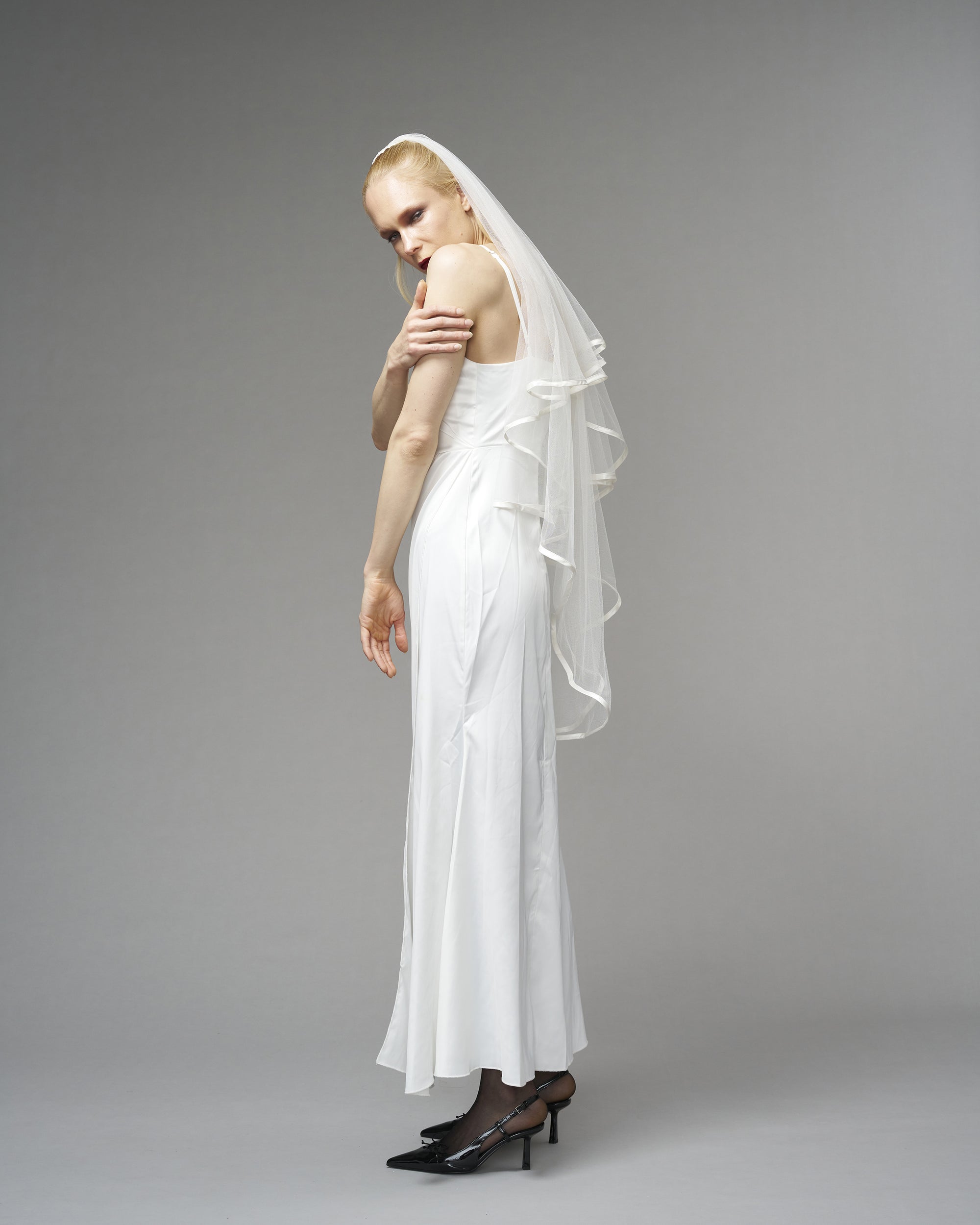 ECO TULLE/ SATIN TRIM TWO TIER KNEE LENGTH 48" // LIGHT IVORY - Ofrenda Studio