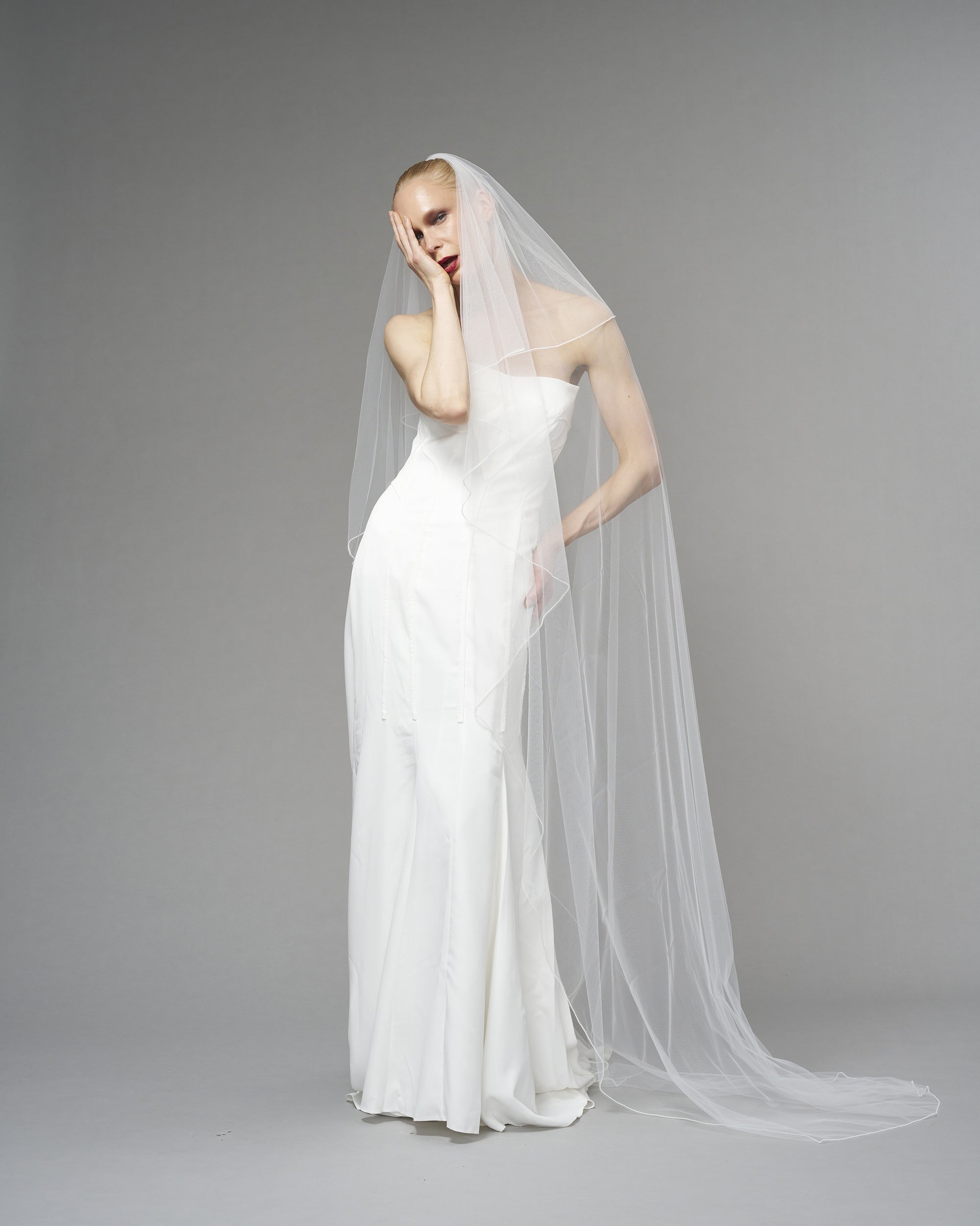 ENGLISH TULLE // SEED BEADS CHAPEL LENGTH 90" + 20" MINI BLUSHER // OFF WHITE