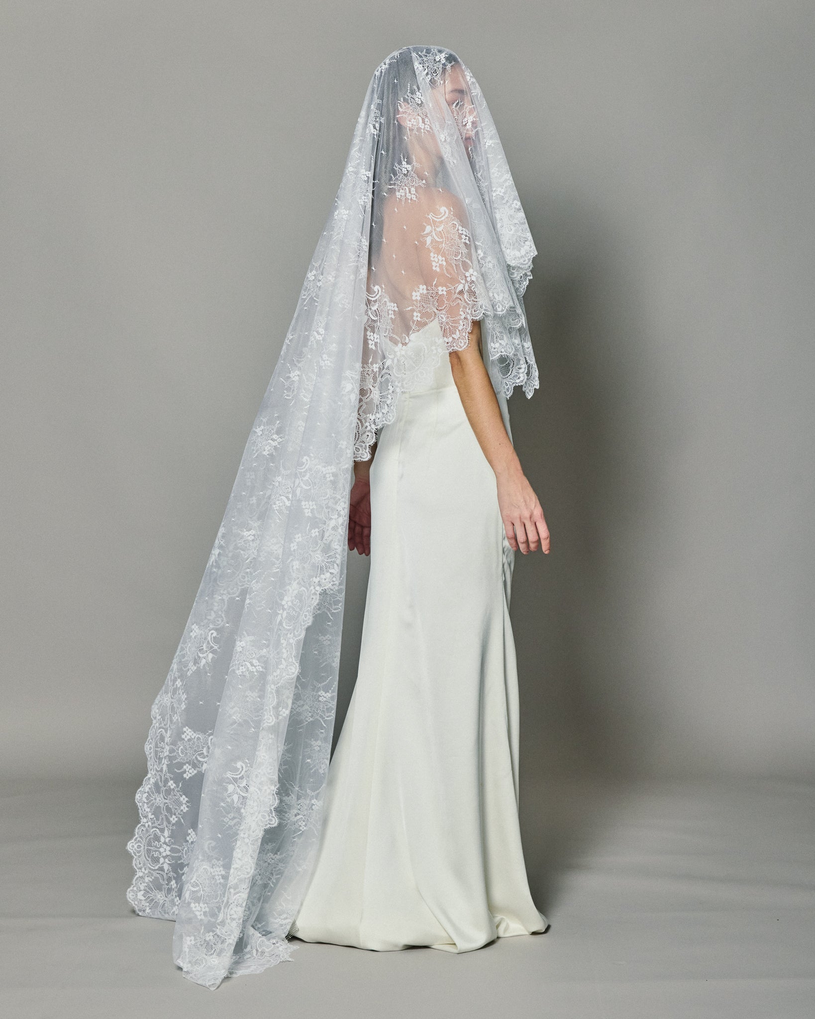 TERESA SPANISH LACE MANTILLA