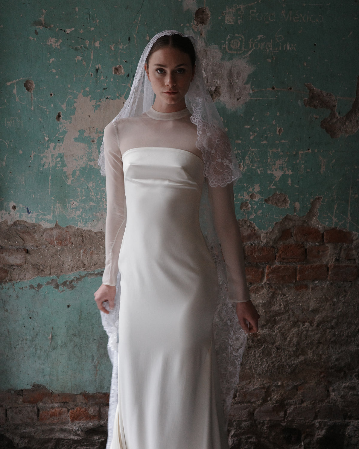 TERESA SPANISH LACE MANTILLA - Ofrenda Studio