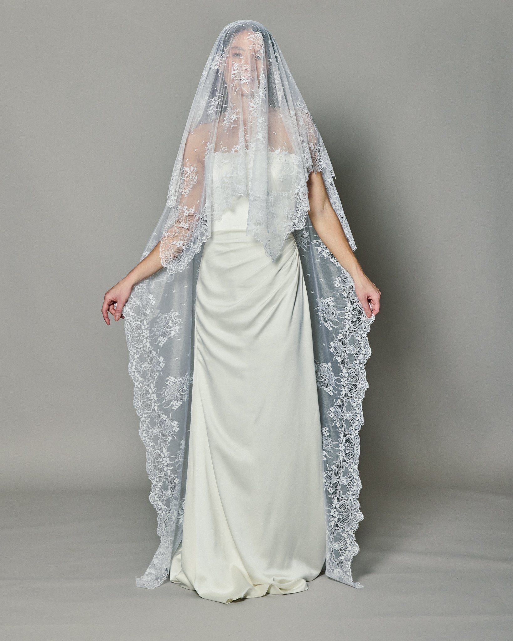 TERESA SPANISH LACE MANTILLA