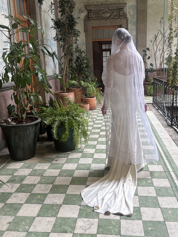 TERESA SPANISH LACE MANTILLA - Ofrenda Studio