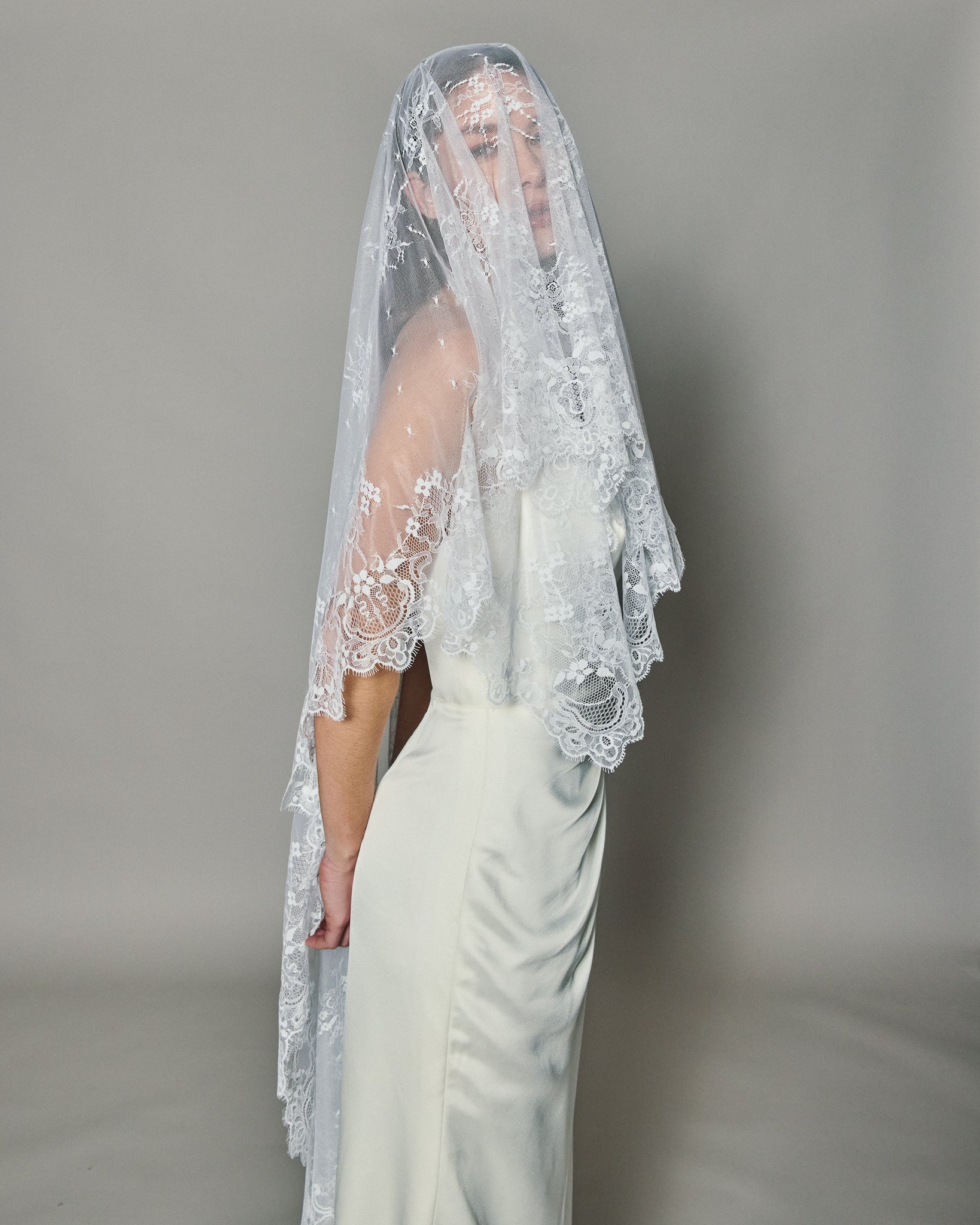 TERESA SPANISH LACE MANTILLA