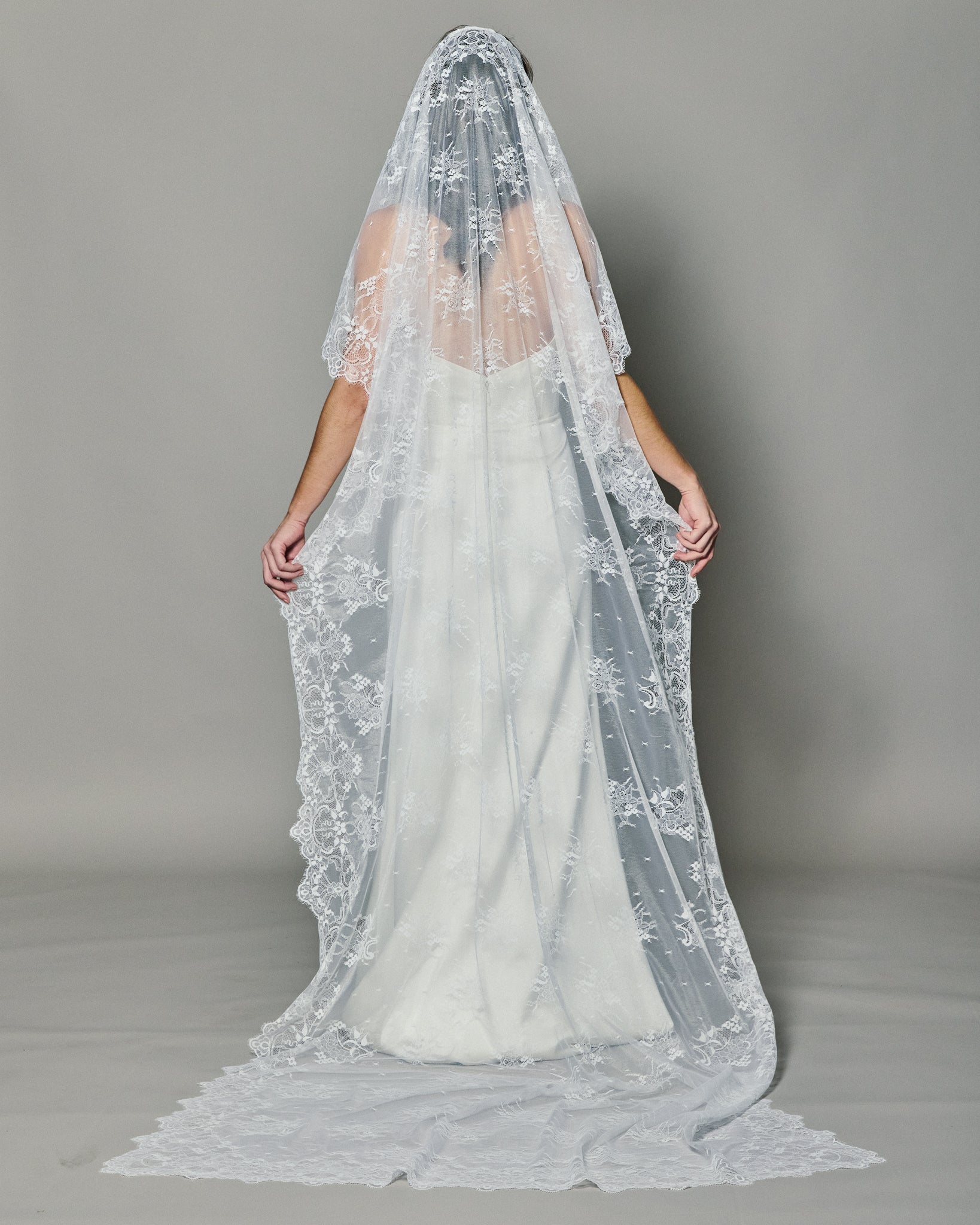 TERESA SPANISH LACE MANTILLA