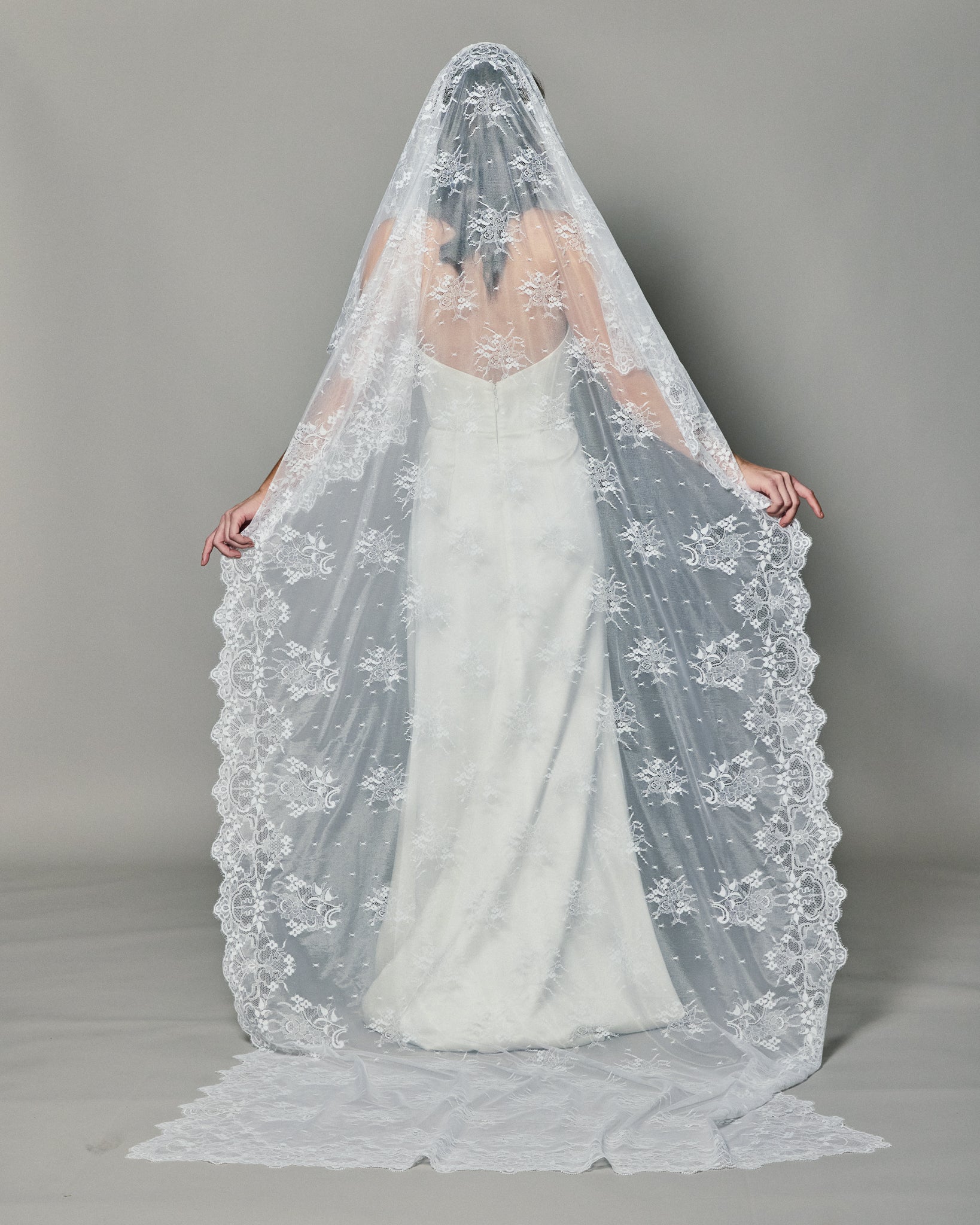 TERESA SPANISH LACE MANTILLA