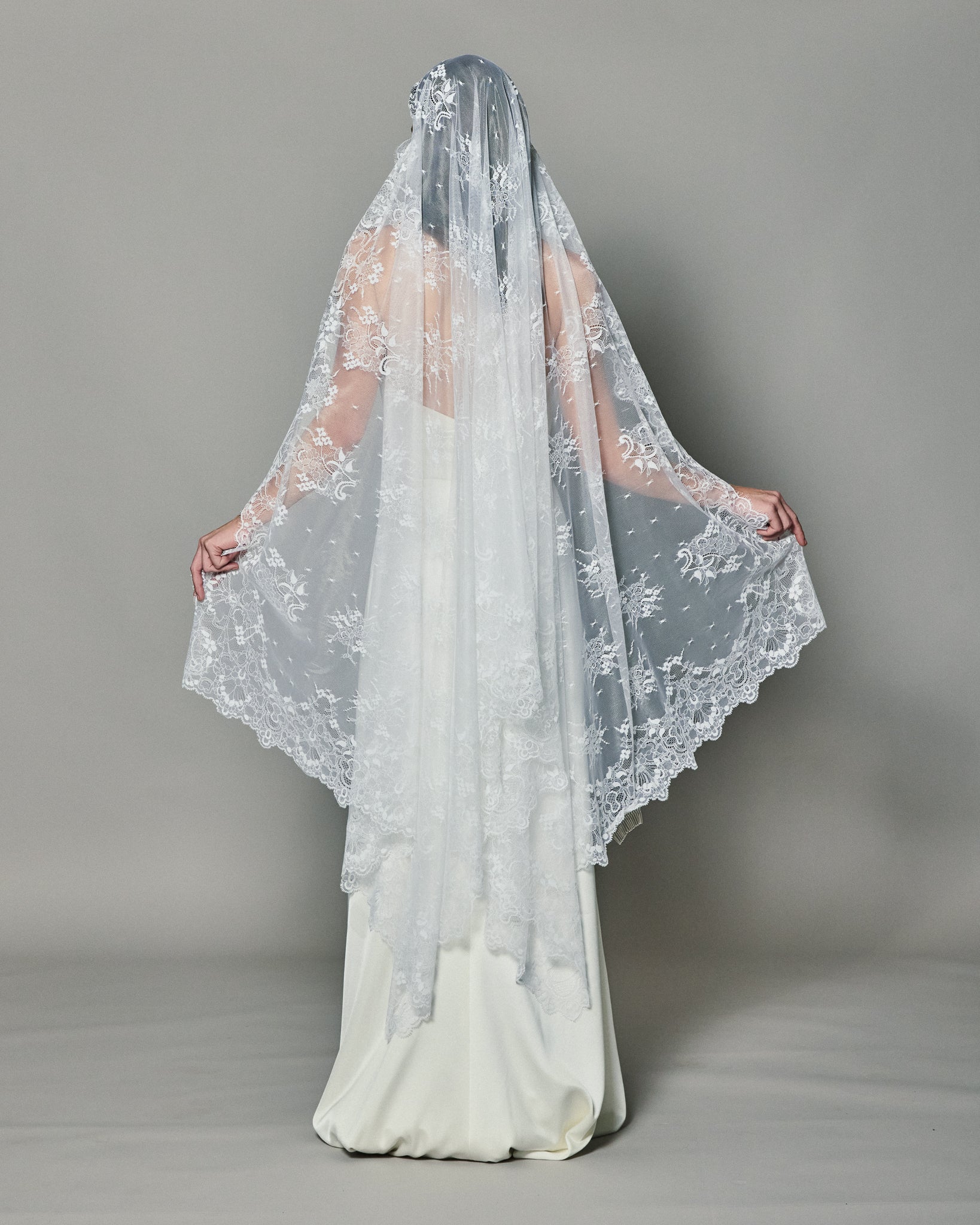 TERESA SPANISH LACE MANTILLA