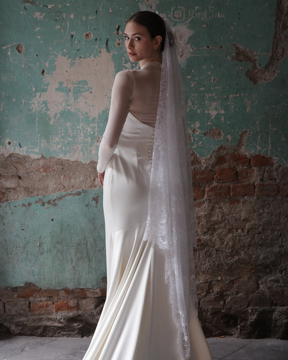 TERESA SPANISH LACE MANTILLA - Ofrenda Studio