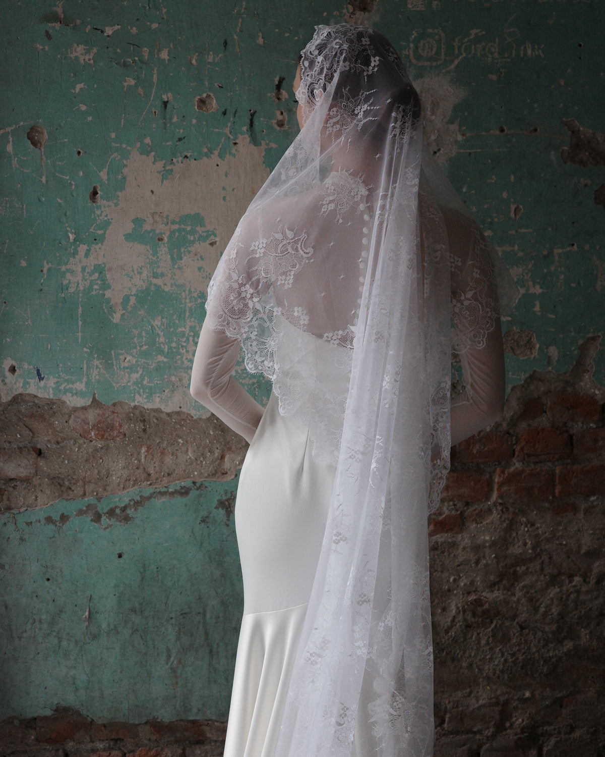 TERESA SPANISH LACE MANTILLA - Ofrenda Studio